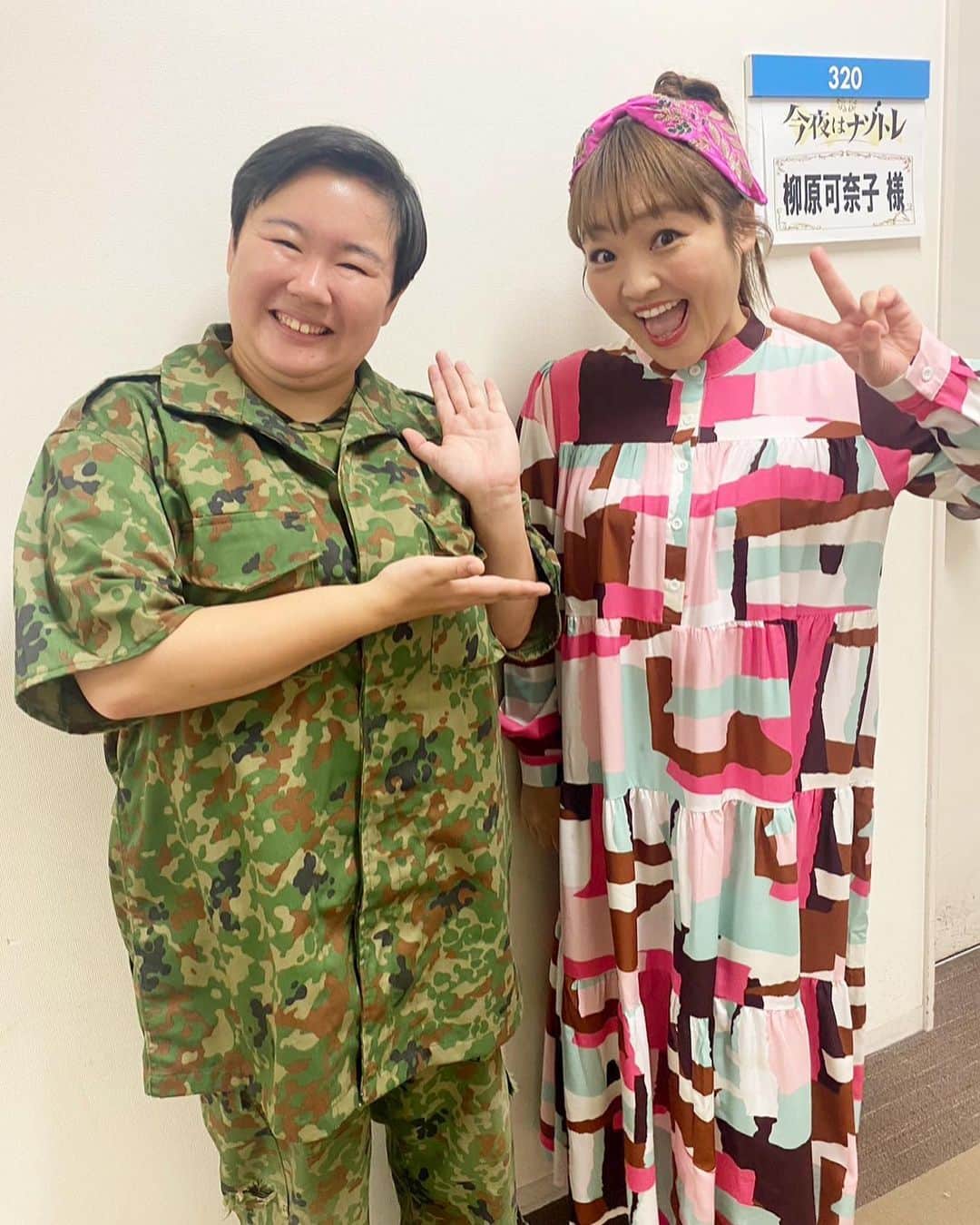 柳原可奈子さんのインスタグラム写真 - (柳原可奈子Instagram)「こんばんは⭐️✨「今夜はナゾトレ」のお衣装です❤️  🤍トップス🤍 @mocha555mocha  💜スカート💜 @osmosis_official   ゲストに来てくれたやす子ちゃんとパチリ📸💕 いつもキュートで最高に面白いっ🤣‼️❤️ また会えるのが楽しみだな〜🎶  ピンクワンピース💖 @mocha555mocha  ピンクカチューシャ💖　@louis_harajuku   #今夜はナゾトレ」11月9日 20時30分 - yanagihara_kanako_