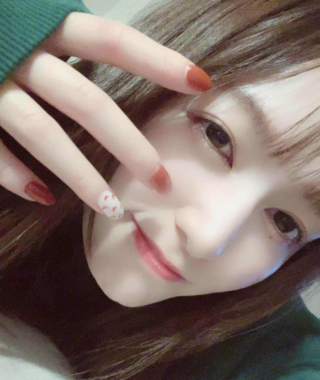 三浦菜々子さんのインスタグラム写真 - (三浦菜々子Instagram)「newnail💅 着てる服のせいでクリスマス感増した🎄😂✨  #白キャン #真っ白なキャンバス #アイドル #idol #三浦菜々子 #nails #nailart #nail #naildesign #クリスマスネイル #冬ネイル #」11月9日 21時30分 - miura_nanako