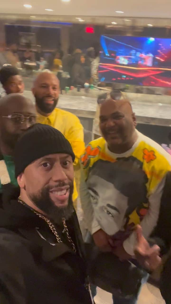 アフィオン・クロケットのインスタグラム：「When your heroes become your peers‼️ I’ll never get used to this… thank you Hip Hop for these legends @plugwondelasoul @common @inmaseowetrust @mrchuckd_pe @dnice 👑👑👑👑👑  More to come…」