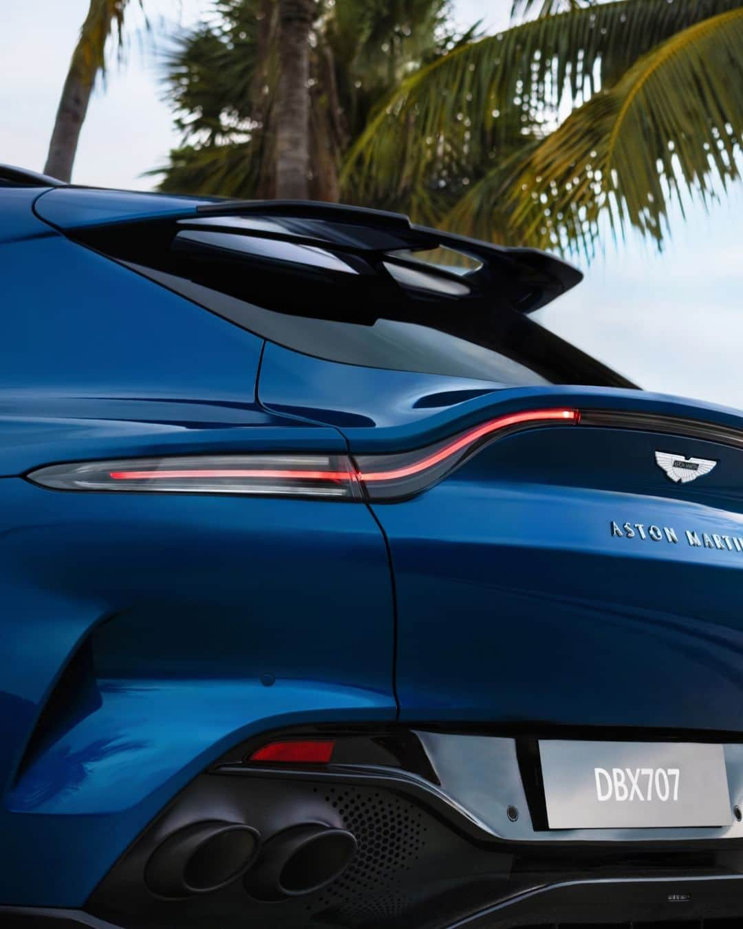 アストンマーチンのインスタグラム：「Bred for performance and power. Unleashed in Miami. DBX707.  #AstonMartin #DBX707 #POWERDRIVEN」