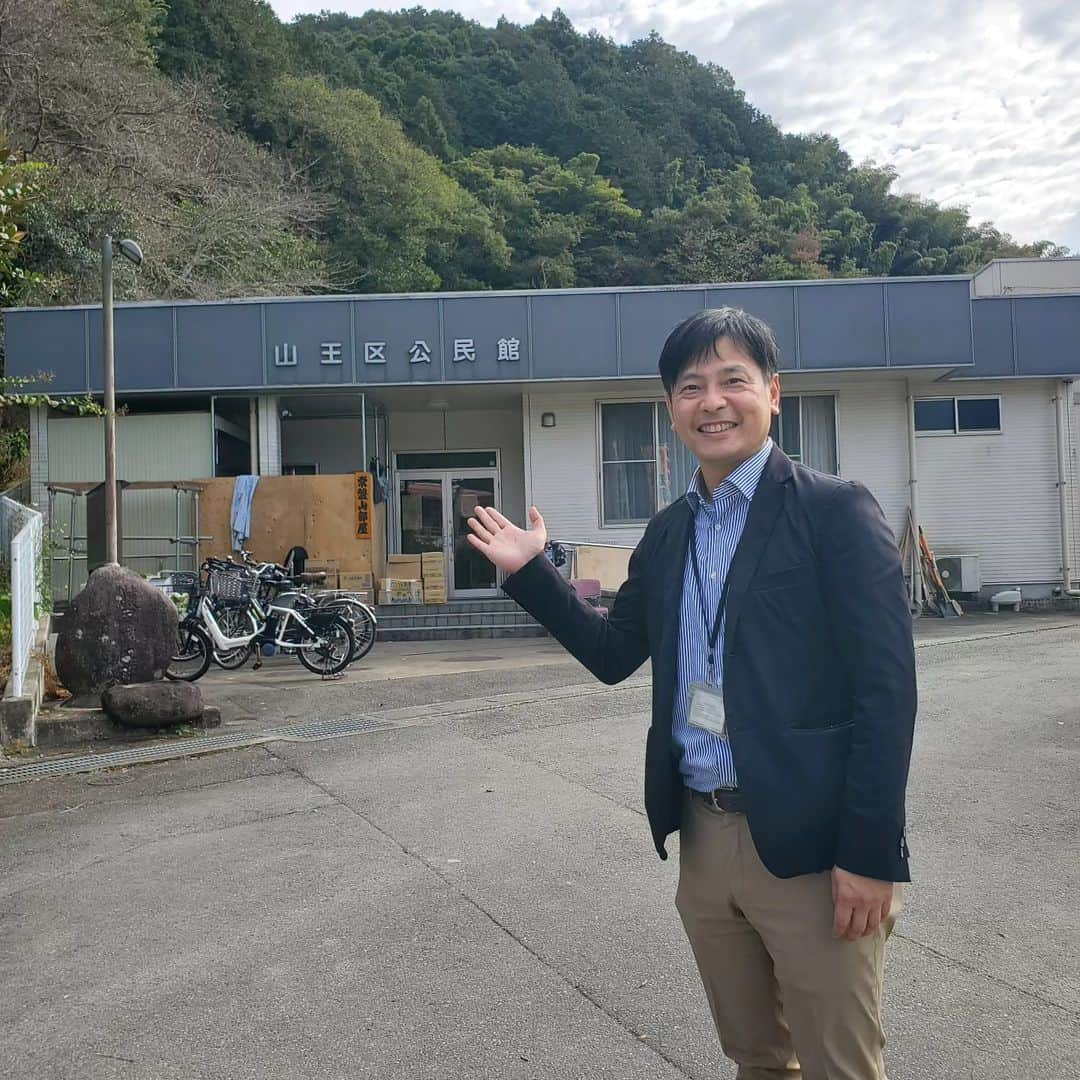 田畑竜介さんのインスタグラム写真 - (田畑竜介Instagram)「相撲部屋の宿舎を 初めて取材させて頂きました🎤  篠栗町に宿舎を構える常盤山部屋  常盤山親方が気さくに応じて下さり 色んな話をしてくださいました😌  貴景勝関や隆の勝関 そして、熊本県八代市出身の貴健斗関にも 九州場所の思い出や、 本場所に向けた意気込みを伺いました😌  また、床山の床千さんには 床山ってどんなお仕事なのか、 床山のあるある話などを伺いました😊  来週のグローアップで放送しますので、 お楽しみに📻️🎶  #九州場所 #常盤山部屋 #常盤山親方  #貴景勝 #隆の勝 #貴健斗 #床千  #rkbラジオ #grooooowup」11月9日 20時38分 - tabacchi_rkb