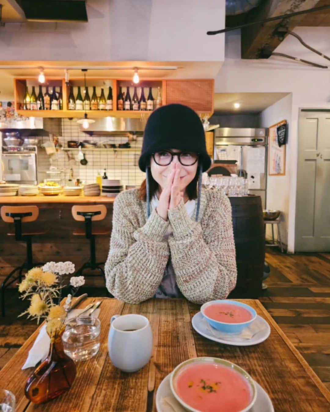 福田メイコのインスタグラム：「早起きな待ち合わせして美味しいモーニング食べて熱いホットコーヒー片手に友達としゃべる時間がなによりも整うと思う🌅🫰  🤳 @yamashitayuna 💚 @caban.jp  💂‍♂️ @override_official」