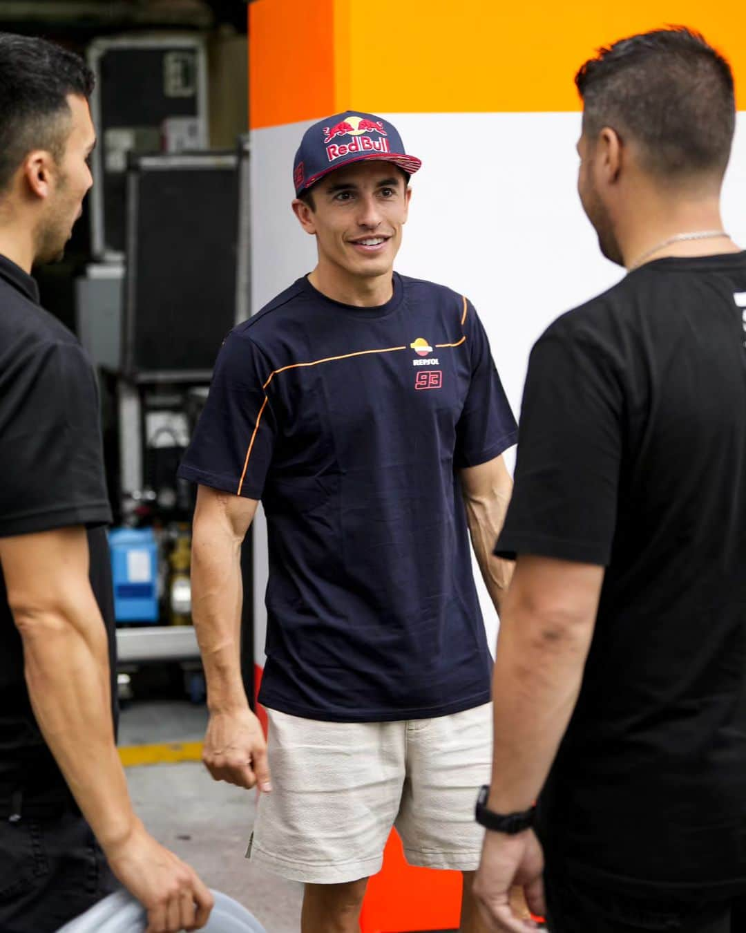 マルク・マルケスさんのインスタグラム写真 - (マルク・マルケスInstagram)「Ready for the last three rounds of the season!! 💪🏼🇲🇾 #MalaysianGP   #MM93 #MotoGP」11月9日 20時45分 - marcmarquez93