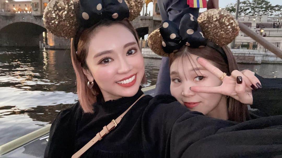 川畑春菜のインスタグラム：「… 思いっきり遊んだ3日間🏰🎈🐭🎄 ディズニーのエンターテイメント ほんと感動をありがとう🥹✨  #ディズニー#ディズニーランド#ディズニーシー #クリスマス#夢の国#イブサンローラン展#ysl#最高の休日 #良き友達#ありがとう」