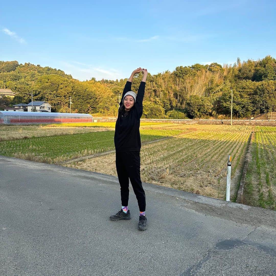 Asano Minamiさんのインスタグラム写真 - (Asano MinamiInstagram)「疲れた日に絶対着たい！！ @sixpad_official のリカバリーウェアは、 一般医療機器なだけあって着たら筋肉のコリが緩和されて疲労回復効果を実感してます！  農作業の後、これを着て過ごすと次の日疲労が回復しているのが嬉しい💘  #PR #SIXPAD  #RecoveryWear  #リカバリーウェア #疲労回復  #着るだけで疲労回復」11月9日 20時49分 - minami_asano