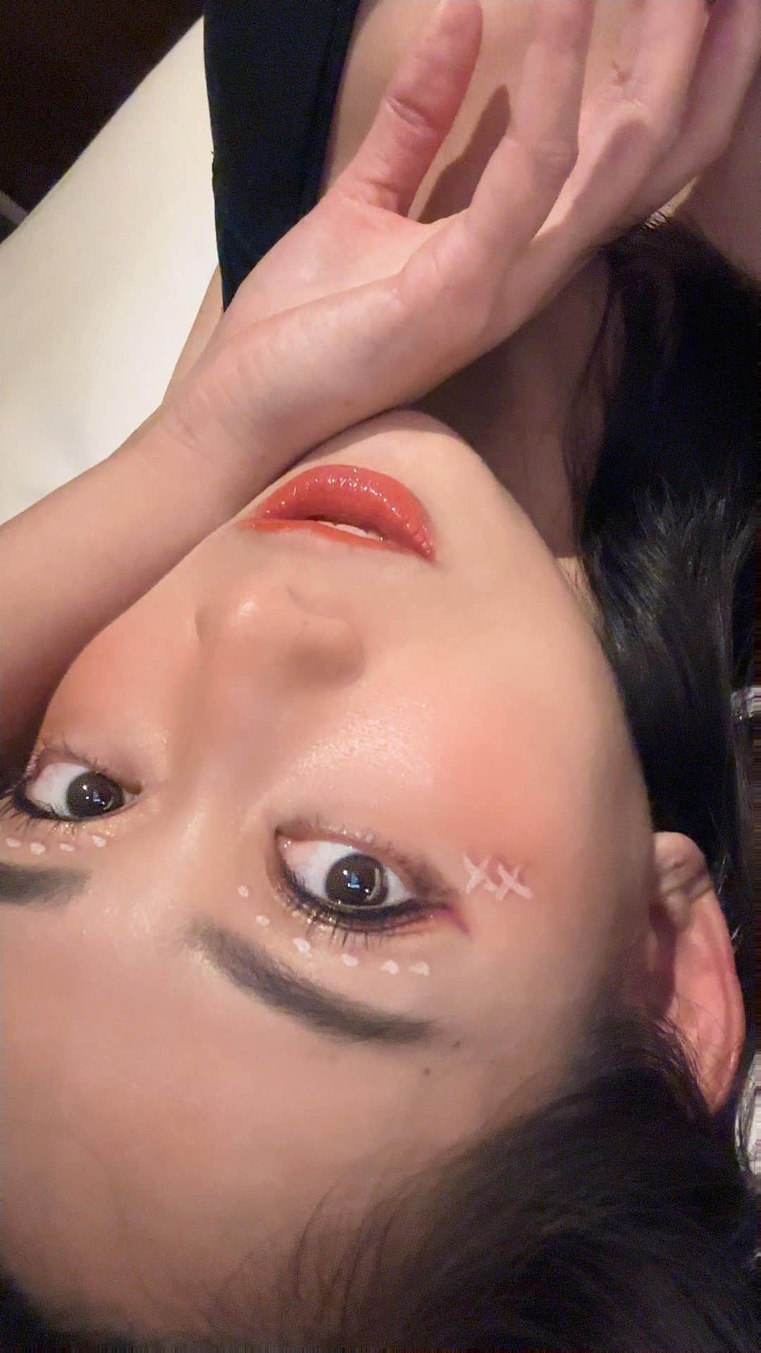 梨衣名のインスタグラム：「Kawaii makeup looks with Care Bear items🐻 可愛いケアベアグッズ頂いたので、顔に落書きして遊んでみた😁✨  この製品は #SHEGLAM PRです #SHEGLAMcollection #sheglamxcarebears #carebearsmakeup #beforeandafter   🐻🐻🐻🐻🐻🐻🐻🐻🐻🐻🐻🐻🐻」