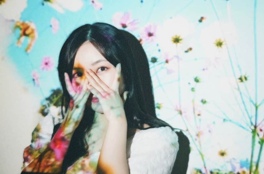 平岡映美さんのインスタグラム写真 - (平岡映美Instagram)「🌷🌷🌷 #filmcameralovers  #projectorphotography」11月9日 20時49分 - eimi_hiraoka_official