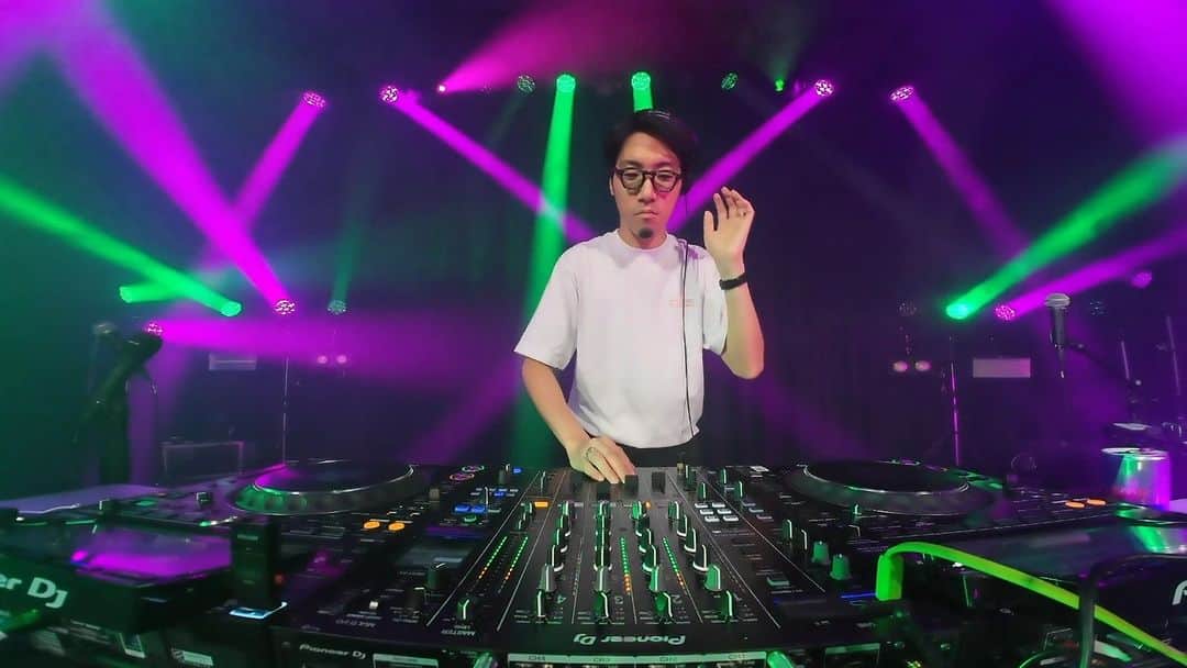 tofubeatsのインスタグラム：「HIHATT 8TH ANNIVERSARYでのtofubeatsのDJが11/10の22時よりHIAHTTのYouTube channelにて公開されます。メジャーデビュー10周年イベントを控えた前哨戦の模様です。ぜひどうぞ。  tofubeats - おしえて検索 (PARKGOLF remix) tofubeats - CAND¥¥¥LAND (Pa's Lam System remix)  https://youtu.be/elkmnnTLP74?si=YCYDc2exmQVsB63c」