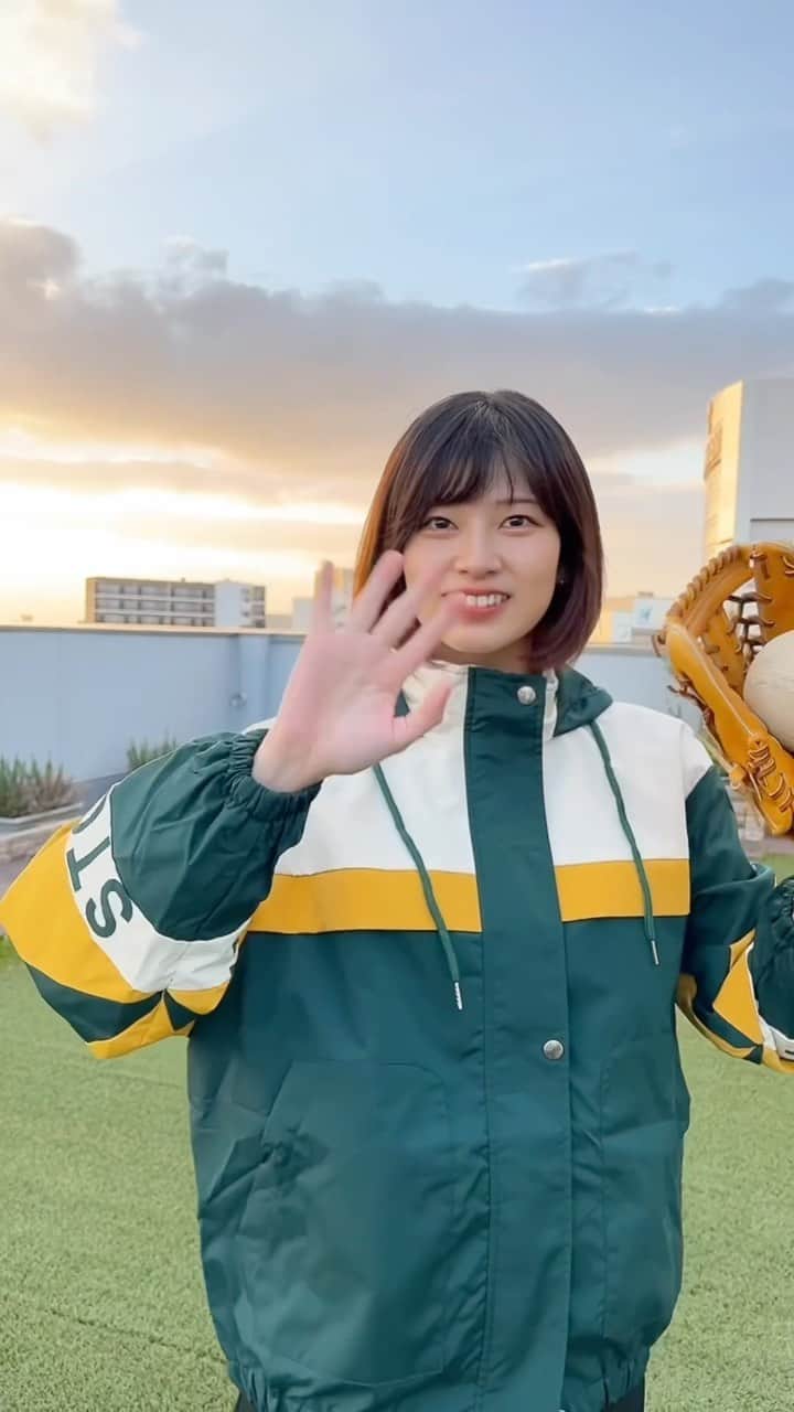 佐保里のインスタグラム：「キャッチボールをしているだけの動画！笑  竹田設計さんの撮影でお邪魔させて頂きました🙇🏼‍♀️ @takeda_saiyo」