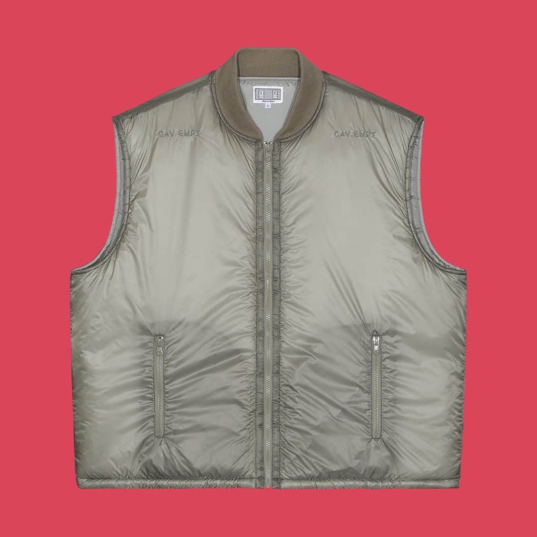 シーイーのインスタグラム：「WARM PUFF VEST ⁡ 🇯🇵 Friday 10 November 9AM 🇬🇧 Friday 10 November 12AM 🇺🇸 Thursday 9 November 7PM EST ⁡ CAVEMPT.COM C.E SHOP TOKYO」
