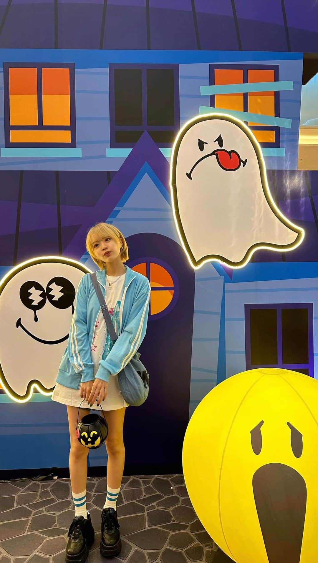 のインスタグラム：「trick or treat!」