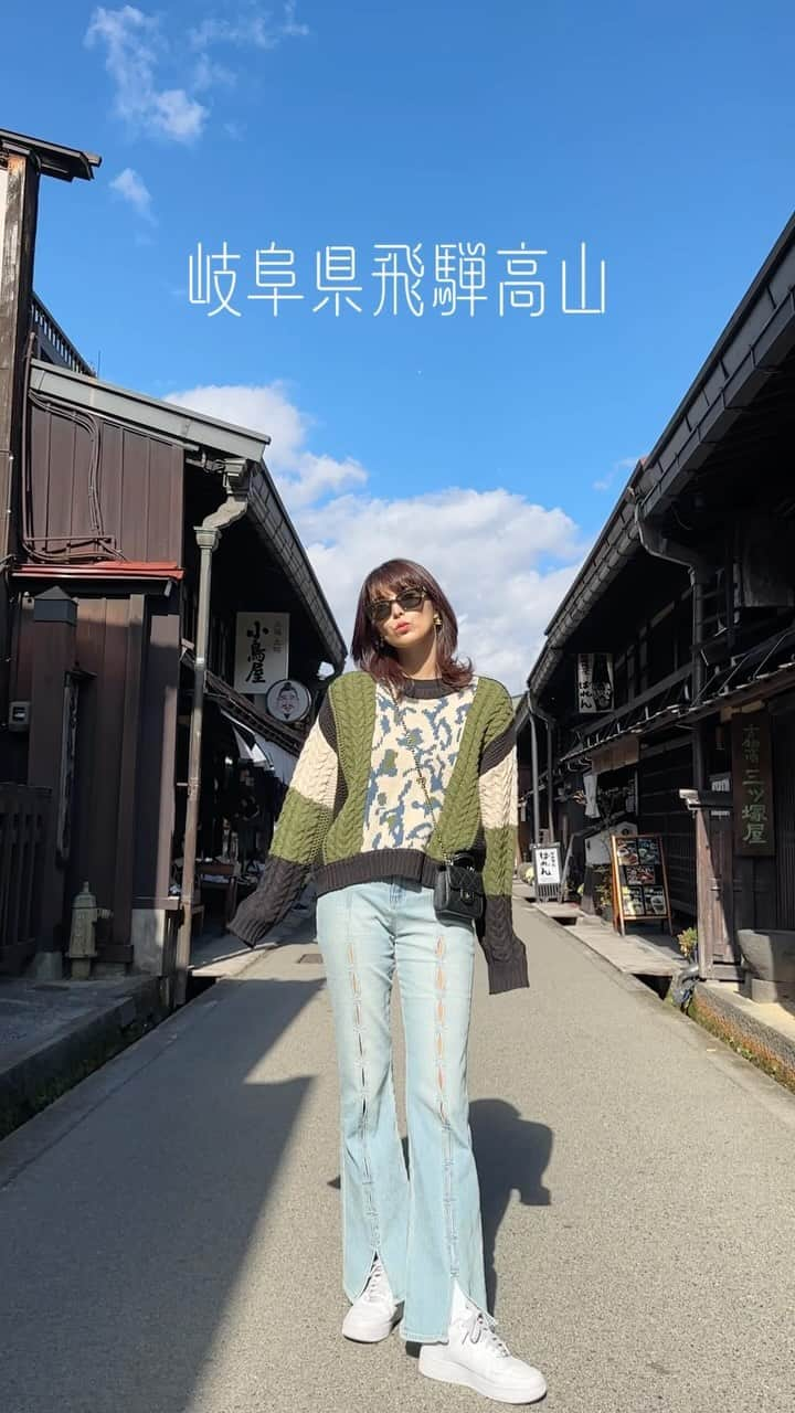 ききまるのインスタグラム：「1泊2日の弾丸プチ旅行☀️ . 国内旅行の魅力がたっぷり詰まってたぁ〜 . 飛騨高山の『古い町並』っていう、 名前がまんまなところ行ってきた🤍 . . 駅も新幹線も町も、海外からの旅行者で溢れてて コロナが終わったことを改めて実感🥹 . .   #無加工も可愛いと言われたい . .  . -—————————  ききまる♡自己紹介  💠インスタ歴10年現在フォロワー45万人 💠猫と犬と東京のど真ん中で暮らす26歳 💠事務所無所属(フリーランス) 💠TikTok & Twitter & Therdsも ㊙️ファンサイト開設しました❤️‍🔥 ハイライトの『裏垢』からチェックしてね . フォロー、保存、コメント嬉しいです✨       (((( 　@kikigram_97 ))))   ——————————  #岐阜旅行　#岐阜観光　#飛騨高山　#飛騨高山旅行 #飛騨高山紅葉　#古い町並み #gifu #giftrip #gifujapan #hidatakayama  #furuimachinami @#hidatakayamamemories #takayama #hieshrine  #japantravel #japantrip  #国内旅行　#国内旅行好き　#タビジョ　#たびじょ　#旅行女子　#旅行コーデ　#女子旅　#女旅　#インスタ映え　#インスタ映えスポット #takayamaoldtown」