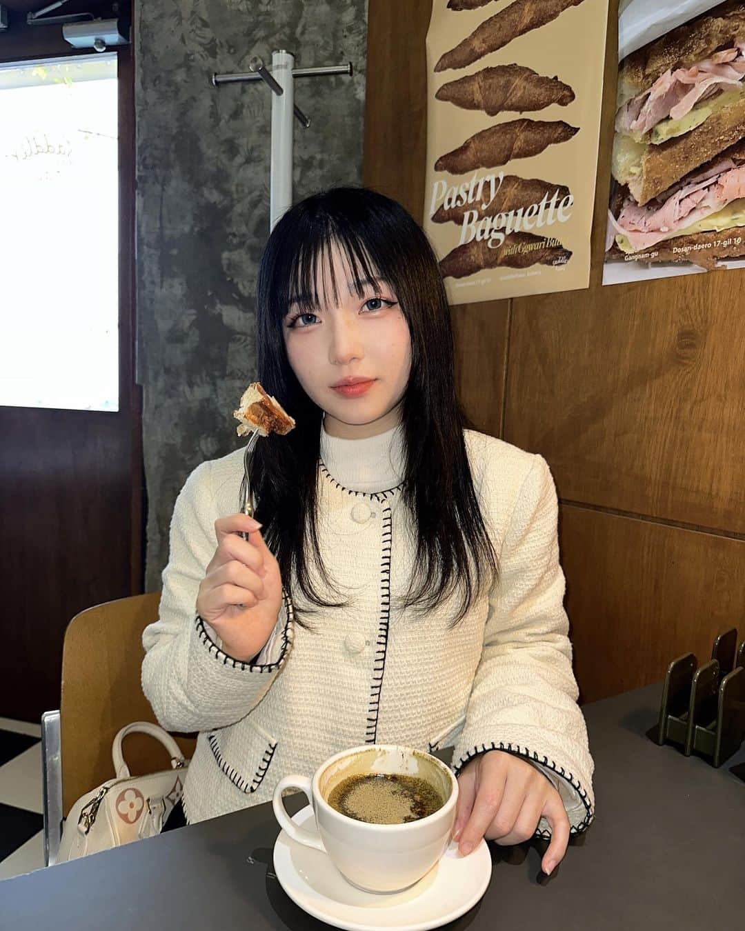 吉田いをんのインスタグラム：「わっふる美味しかったょー🇰🇷🫶」