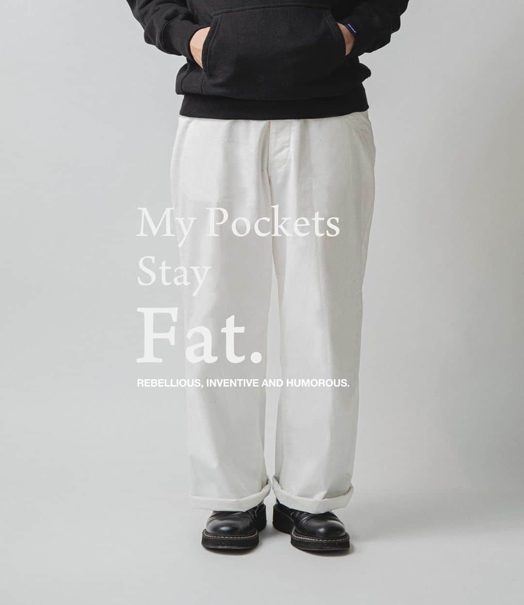 アップルバムさんのインスタグラム写真 - (アップルバムInstagram)「「My Pockets Stay Fat」 名曲のリリックをサンプリングしたワンフレーズをポケット部分に直刺繍。 さりげないアクセントが気分を盛り上げます。 ワタリを広げたゆったりリラックス感のあるシルエットとなっております。  #applebum #pocketsstayfat」11月9日 21時03分 - applebum_tokyo