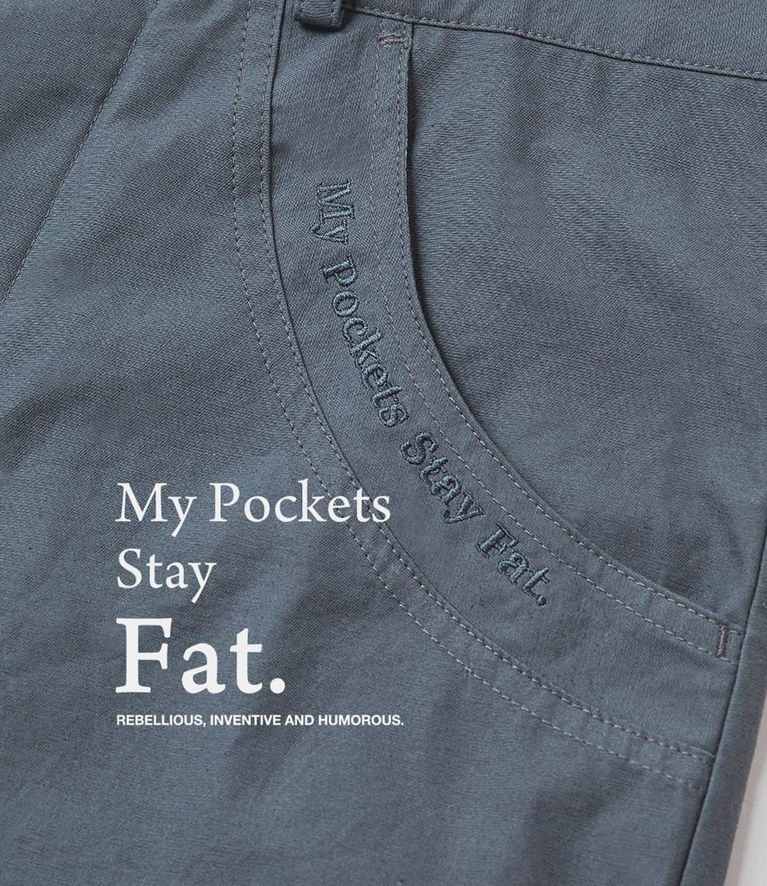 アップルバムのインスタグラム：「「My Pockets Stay Fat」 名曲のリリックをサンプリングしたワンフレーズをポケット部分に直刺繍。 さりげないアクセントが気分を盛り上げます。 ワタリを広げたゆったりリラックス感のあるシルエットとなっております。  #applebum #pocketsstayfat」