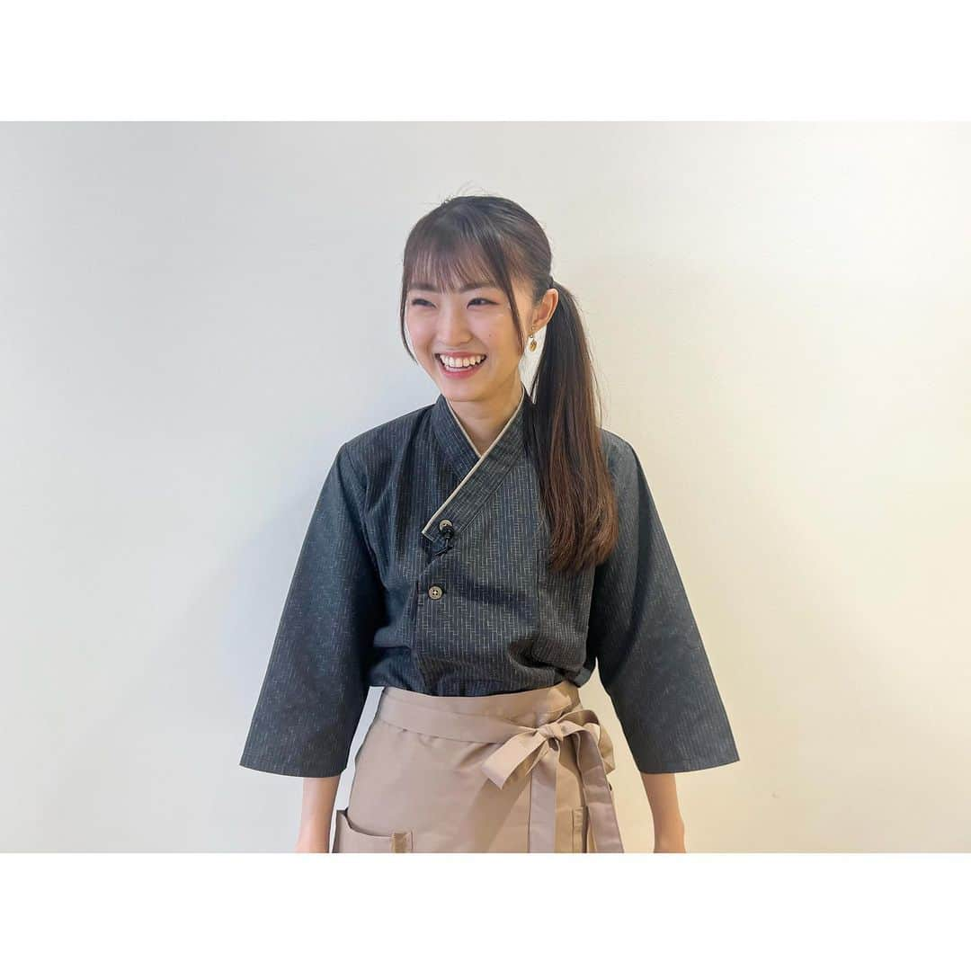 春名真依さんのインスタグラム写真 - (春名真依Instagram)「＊ NATS LIVE「神虹食堂まいまい亭」 生配信ありがとうございました〜っ！  今回はマルゲリータかつ煮！ 作ってる途中もずっといい匂いがしていてたまらなかったです🍕  そして今回でまいまい亭2周年！ ここまで来れているのも見てくださっている皆さんのおかげです。 改めて、本当にありがとうございます！ これからも笑顔たっぷりにお届けできたらなぁと思います。 3年目もよろしくお願いします〜☺️  次回は1月！誕生月楽しみです！ またのご来店をお待ちしています！  #NATSLIVE #まいまい亭 #料理」11月9日 21時11分 - harunamai_official