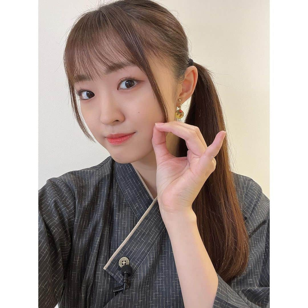 春名真依さんのインスタグラム写真 - (春名真依Instagram)「＊ NATS LIVE「神虹食堂まいまい亭」 生配信ありがとうございました〜っ！  今回はマルゲリータかつ煮！ 作ってる途中もずっといい匂いがしていてたまらなかったです🍕  そして今回でまいまい亭2周年！ ここまで来れているのも見てくださっている皆さんのおかげです。 改めて、本当にありがとうございます！ これからも笑顔たっぷりにお届けできたらなぁと思います。 3年目もよろしくお願いします〜☺️  次回は1月！誕生月楽しみです！ またのご来店をお待ちしています！  #NATSLIVE #まいまい亭 #料理」11月9日 21時11分 - harunamai_official