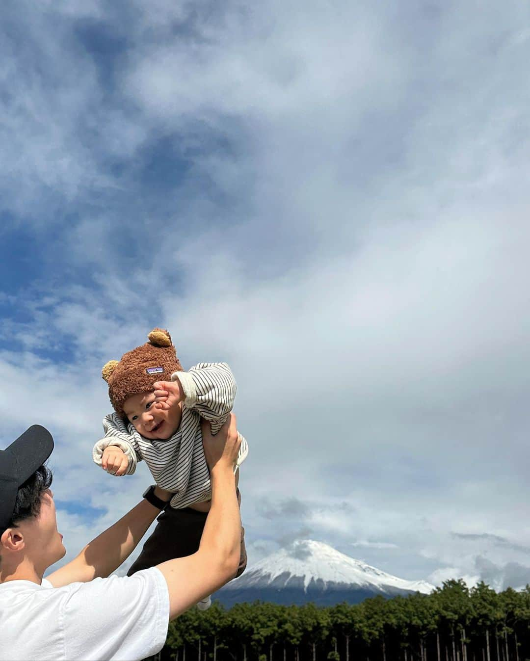 神田希未菜さんのインスタグラム写真 - (神田希未菜Instagram)「. いつかの大家族camp🏕️✨ 初めての泊まりで不安もあったけど ゆるっと優しいみんなのおかげで めちゃくちゃ楽しく快適に過ごせた🫶🏻  何より大自然の中で食べるご飯と 夜の焚き火が最高すぎた😮‍💨🍢🔥 我が家は夜食の豚汁担当でした🐽  #富士見の丘オートキャンプ場  #キャンプ初心者」11月9日 21時15分 - ___kimi3___