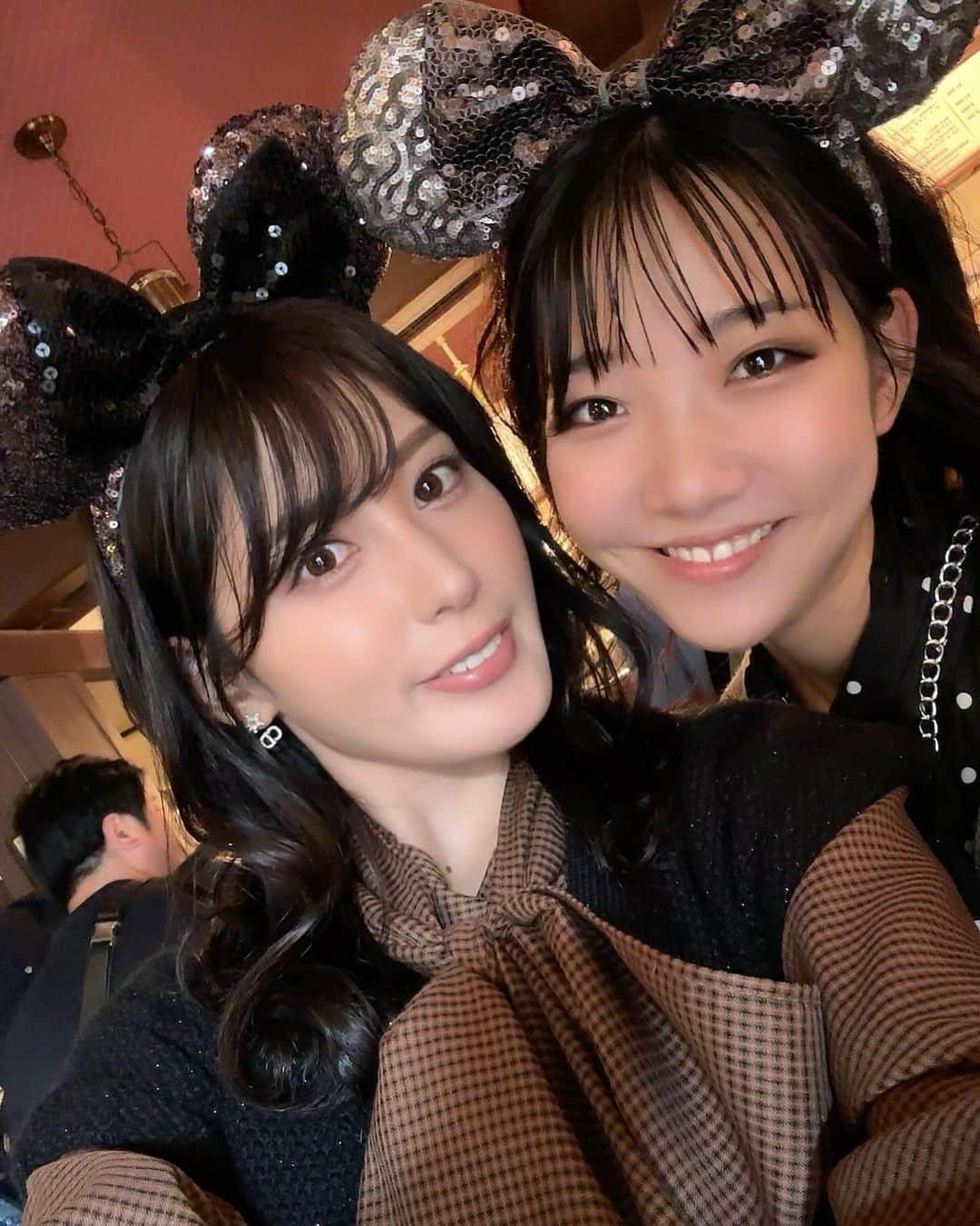 金子智美さんのインスタグラム写真 - (金子智美Instagram)「親友ファミリーとディズニーランド&シー 2days🐭♡  写真が沢山あるからちょっとずつ載せていきます❣️ day1の前編です⭐️  #ディズニーコーデ  #ディズニーランド  #ディズニークリスマスのちょっと手前 #disneyland #tokyodisneyland」11月9日 21時16分 - kanesato1222