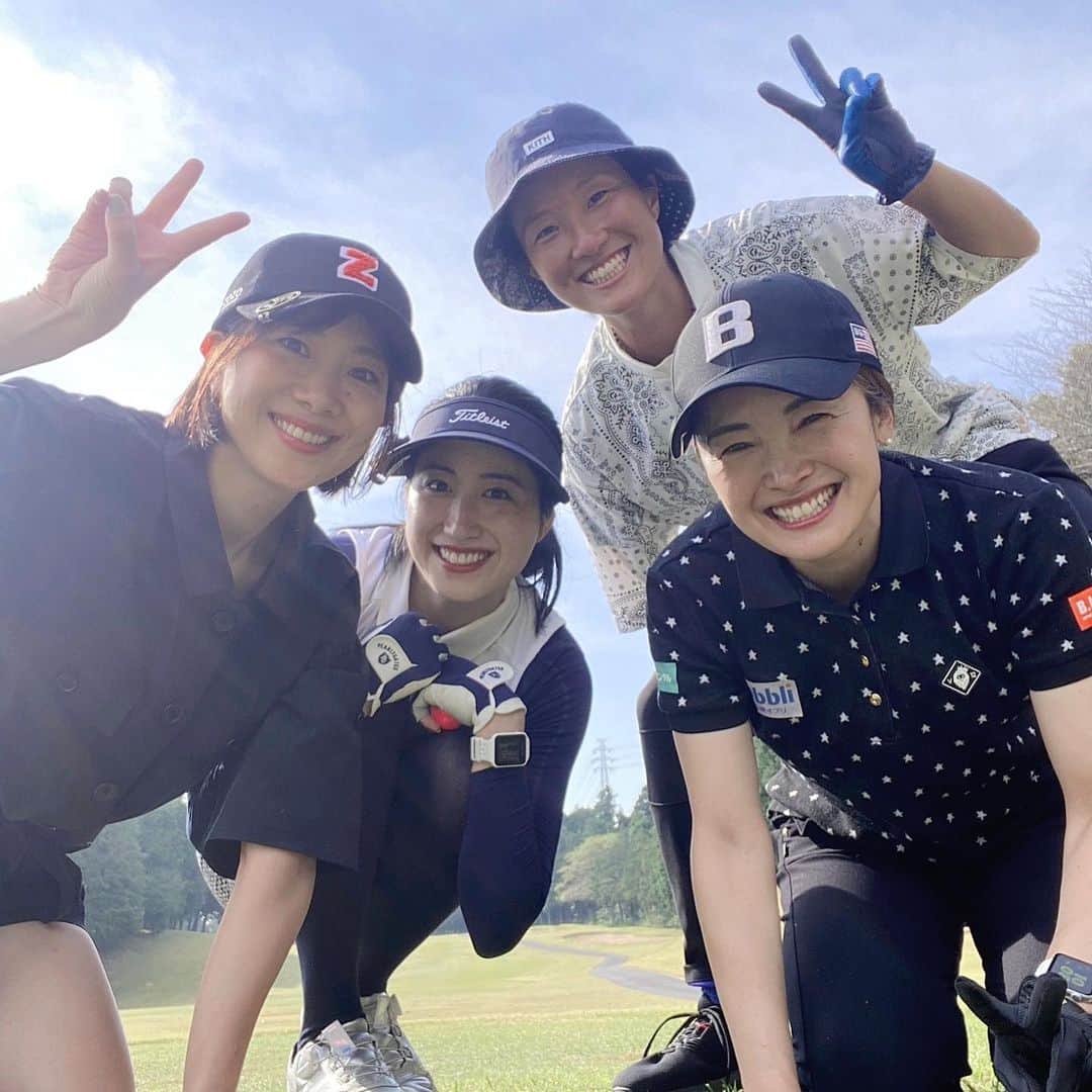 田中琴乃のインスタグラム：「・ 先日 バドミントン🏸潮田玲子さんと@reikoshiota_official  スキー⛷️清澤恵美子さんと @kiyosawaemiko  野球⚾️田口紗帆さん @taguchi.5  と一緒にゴルフへ行きました⛳️  妊娠をしてからというもの全くしていなかったゴルフ。 ちょこちょこ練習して来年はもう少し上手になりたい🥹  楽しかった🥳 ありがとうございました🙌  #golf #女子アスリート」
