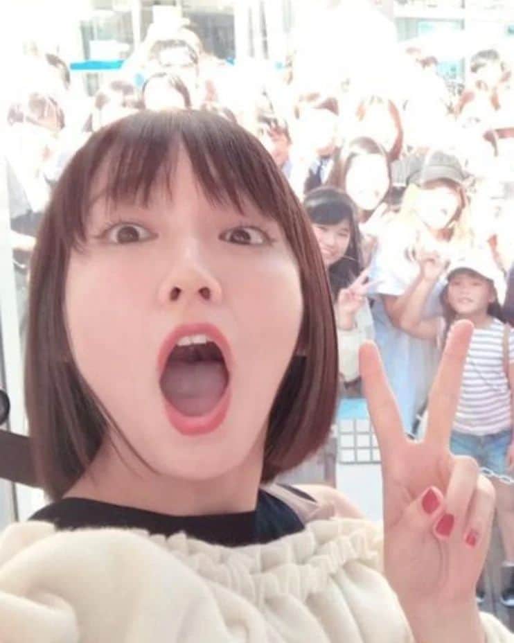 のインスタグラム：「里帆ちゃん、りほらーの皆様今日も１日お疲れ様でした！(*´ー｀*) そして里帆ちゃんストーリー更新、投稿ありがとうございます♥♥  オフやったんですかねーー？？😆😆  里帆ちゃんリフレッシュ出来たみたいで良かったなー(*^.^*)  里帆ちゃんがリフレッシュ出来たならそれで良いのです😍😍  #吉岡里帆#吉岡里帆かわいすぎ #吉岡里帆ちゃん #音タコ」