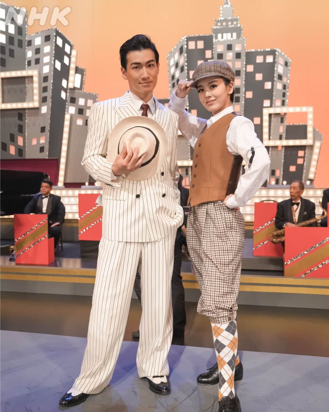 ブギウギさんのインスタグラム写真 - (ブギウギInstagram)「超絶タップを披露した秋山さんと中山さん👍  稽古中からお互いにダンサーとしてリスペクトしあっていたお二人の、息がピッタリなダンスがすばらしかったです✨  #伊原六花 #小栗基裕 #シットキングス #秋山さん #中山さん #ブギウギ #朝ドラ #オフショット」11月10日 13時05分 - asadora_bk_nhk