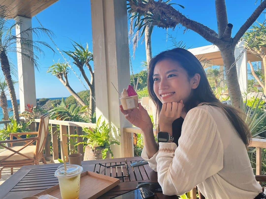 佐分利眞由奈のインスタグラム：「少し前に宮古島へ行ってきました🏝️  ここは、池間島一周していたら見つけた おしゃれなジェラート屋さん🍨✨ぜ、絶景  映えしてきましたので、記念に📸  #宮古島旅行  #池間島カフェ #思い出」