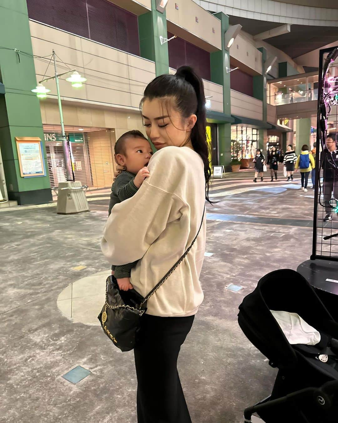 𝐓𝐒𝐔𝐊𝐀𝐒𝐀さんのインスタグラム写真 - (𝐓𝐒𝐔𝐊𝐀𝐒𝐀Instagram)「ミルク後のりゅーぼっちゃん👶🏼🕶️  車から降りてベビーカーでお買い物し出したら目がキョロキョロ👀  プリティーなりゅー坊ちゃんでした🩵 . . #生後2ヶ月 #2ヶ月ベビー #男の子 #男の子ベビー #令和5年ベビー」11月9日 21時30分 - tsukasa_xoxo