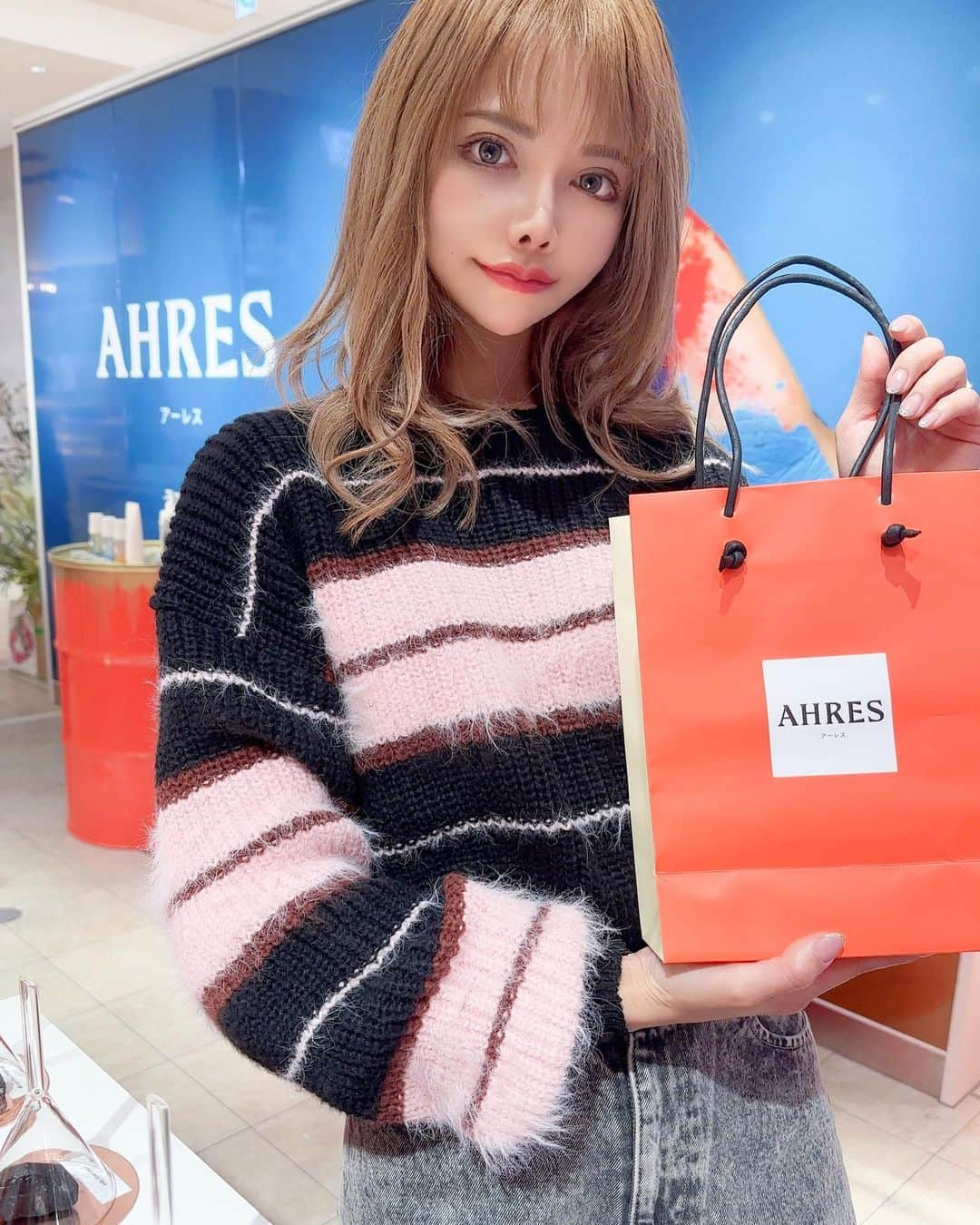 さとのんのインスタグラム：「. AHRES pop up at Nagoya   日本初のLifestyle&Beautyブランド 「アーレス」の人気フレグランスから 新しく登場する"Sound Skin Perfume-ROYAL J-" 全5種が全国に先駆けて発売💓‪  香水って香りがキツかったりするけど 国産オーガニック玄米から作られたエタノール だから柔らかくてすごい馴染むの🎶  私が選んだのはInnocent Melancholy🍃  みんなもぜひ行ってみてね😊  11/8(水)〜11/14(火) タカシマヤゲートタワーモール2F イベントスペース AM10:00〜PM21:00  ┈┈┈┈┈┈┈┈┈┈ code @sheinofficial ‪‪ @shein_japan  ⋆☽クーポンコード BFPJP237  ⋆☽商品検索 ︎︎︎︎︎︎︎︎︎︎︎︎☑︎トップス▸▸▸23631385 ￥2,274  "Worth Trying,worth Buying" お買い上げ1〜5,999円までは15%OFF、 6,000円以上は20%OFFで適用  #アーレス  #AHRES  #ad  #香水  #SHEINコーデ  #153cmコーデ  #低身長コーデ  #SHEIN  #SHEINforAll  #SHEIN1111sale  #SHEINGoodFinds  #loveshein  #saveinstyle  #PR」