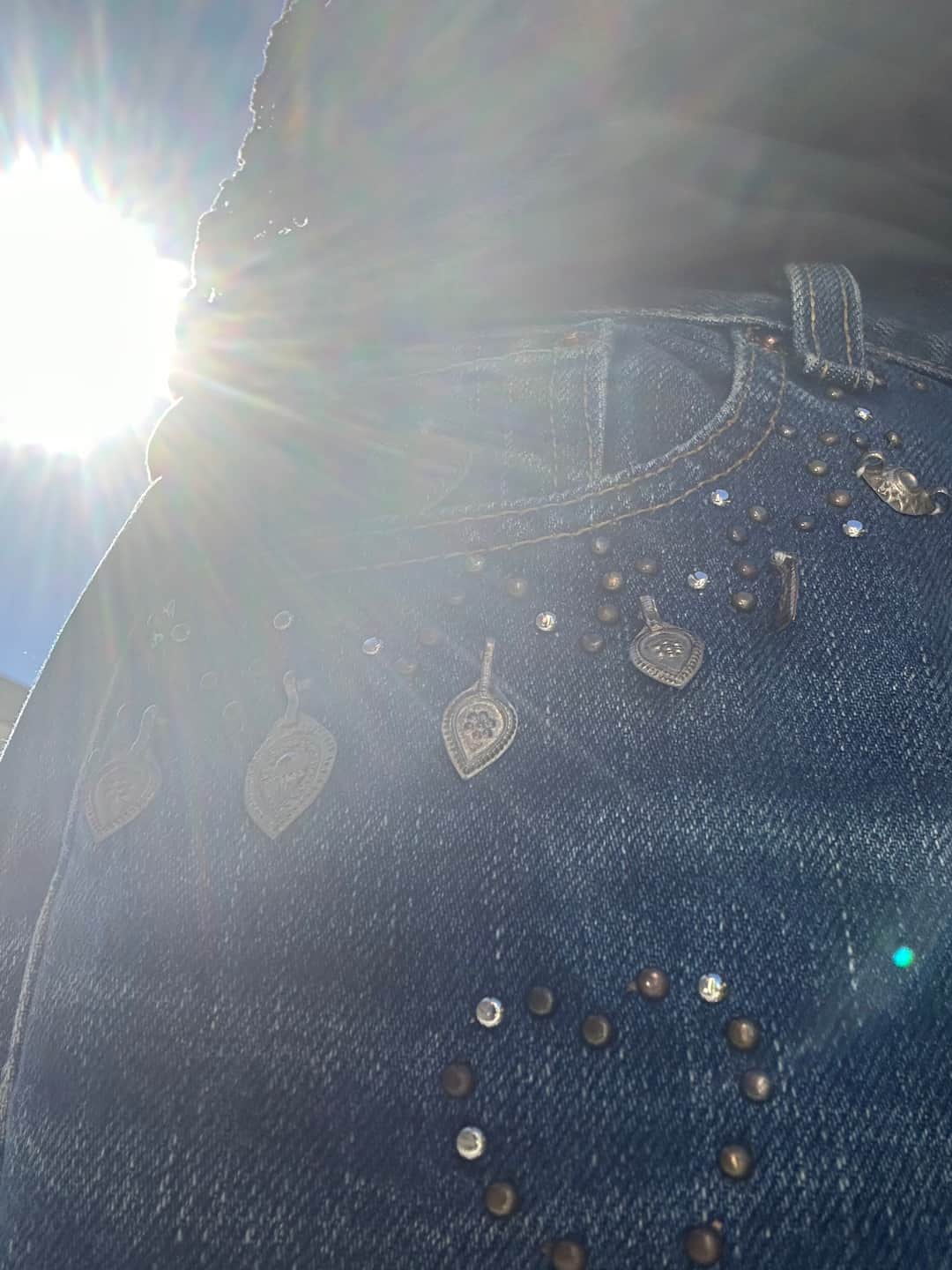 シー ニューヨークのインスタグラム：「A little sparkle for Savannah ✨in the Betina jean」
