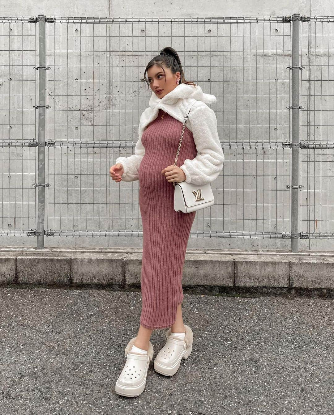 VIENNAさんのインスタグラム写真 - (VIENNAInstagram)「くまかぶり妊婦🧸  現在37w5dで今日病院行ってきた〜♪ 全部通常すぎてまだまだ生まれなそうらしい😂 皆初産の時何週目で陣痛きたー？」11月9日 21時34分 - viennadoll_official