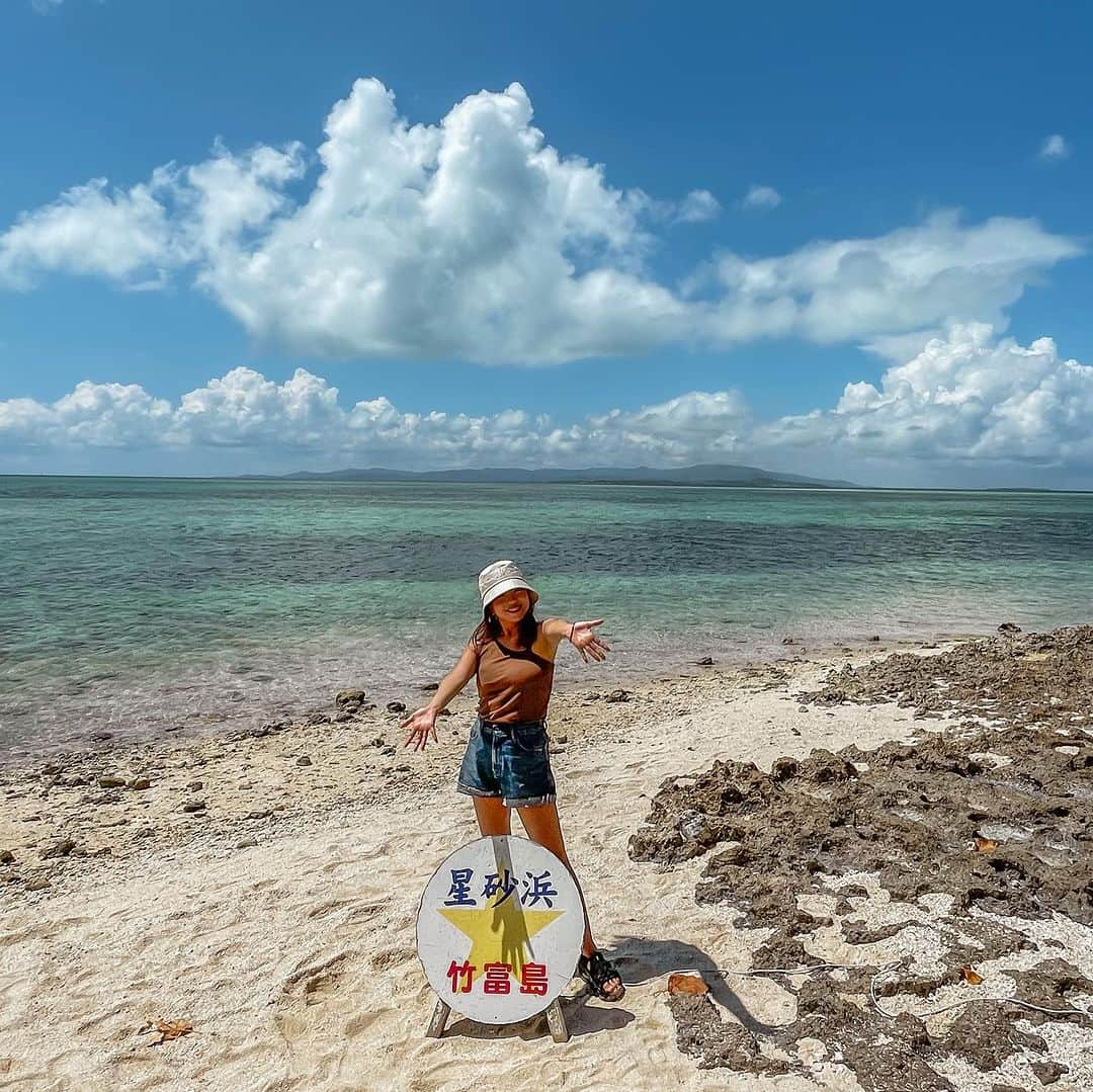 宏実さんのインスタグラム写真 - (宏実Instagram)「９月の竹富島🏝 ５年連続、恒例のこの場所で📷🚲  日差しジリジリ☀️   ↓ハッシュタグぜひ見てみて🤭笑 #ろみひin竹富島 #角度定まらず」11月9日 21時45分 - hiromisrainbow