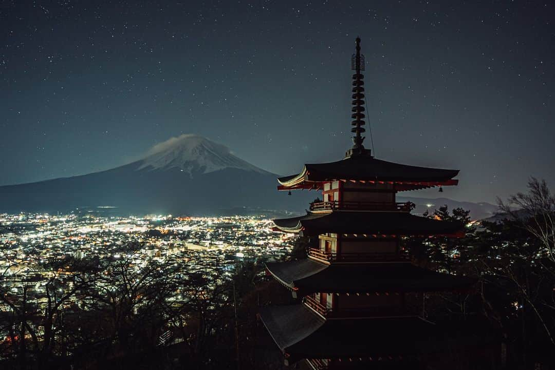 Sonoda COO Yukiyaのインスタグラム：「Check and Follow Beautiful Japan → @coo_travelphoto  Mt.fuji , one of my recommendations to visit when you come to Japan.  #photographer #videographer #tokyo #kawaguchiko #kyoto #family #couple #proposal #engagement #mtfuji」