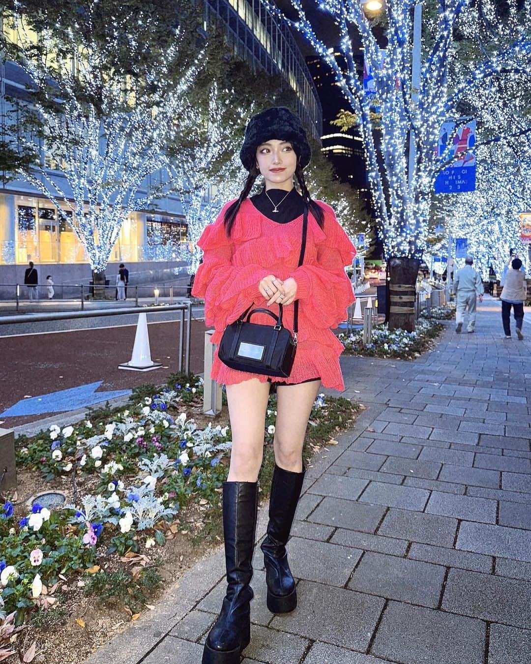 前川琳菜（りなち）のインスタグラム：「✩‧₊˚  けやき坂イルミ💫🎄🩵 🗼がちらり...めちゃめちゃ綺麗だった🫶✨ もう冬だね〜⛄️  #イルミネーション #イルミ #けやき坂 #けやき坂イルミネーション #りなちこーで」