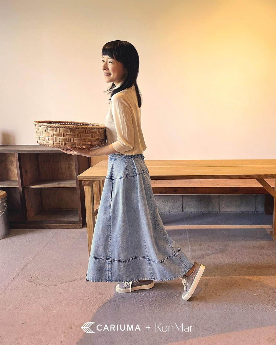 近藤麻理恵さんのインスタグラム写真 - (近藤麻理恵Instagram)「Spark joy and lighten your footprint with the Cariuma x KonMari collection. Consciously crafted with organic cotton canvas. Plant two trees for every pair.」11月9日 21時45分 - mariekondo