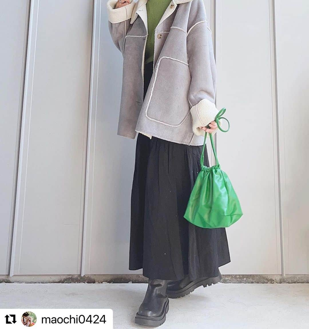 lbcmarketさんのインスタグラム写真 - (lbcmarketInstagram)「@maochi0424 さん❤️素敵な投稿ありがとうございます🥰  #Repost @maochi0424 with @use.repost ・・・ ⁡ ⁡ @lbc_official_  ✔LBC▸▸▸ ボアコーデュロイリバ襟付きジャケット  コーデュロイとボアのリバーシブル🙌 ボアの方はホワイトなので アウター二着分みたいなお得感😎🤟 中に着込めるようにLサイズです‎🙋🏼‍♀️︎ ̖́-  ⁡ 🛒¥8,129税込→500円OFFクーポン¥7,629税込 ⁡ ⁡ ⁡ ━━━━━━━━━━━━━━ ⁡ ⁡ 🏷𓈒𓏸︎︎︎︎LBC本日限定ᵍᵋᐪ( ᐛ )و 500円offクーポンありますよ🤍ꔛ‬ ⁡ ⁡ コーディネート#コーデ#コーデ記録#カジュアルコーデ#シンプルコーデ#プチプラコーデ#着回しコーデ #低身長コーデ#おちびコーデ #152cmコーデ #おしゃれさんと繋がりたい #カラーコーデ #淡色コーデ #ワントーンコーデ #スニーカーコーデ #ブルーグリーン #マウンテンパーカー #マキシワンピース #コットンワンピース #アンジーヴィンテージ  #ダッドスニーカー  #fashion #cord #angie #angie_vintage #pr #wear #zozotown  #zozotown購入品」11月9日 21時47分 - lbc_official_