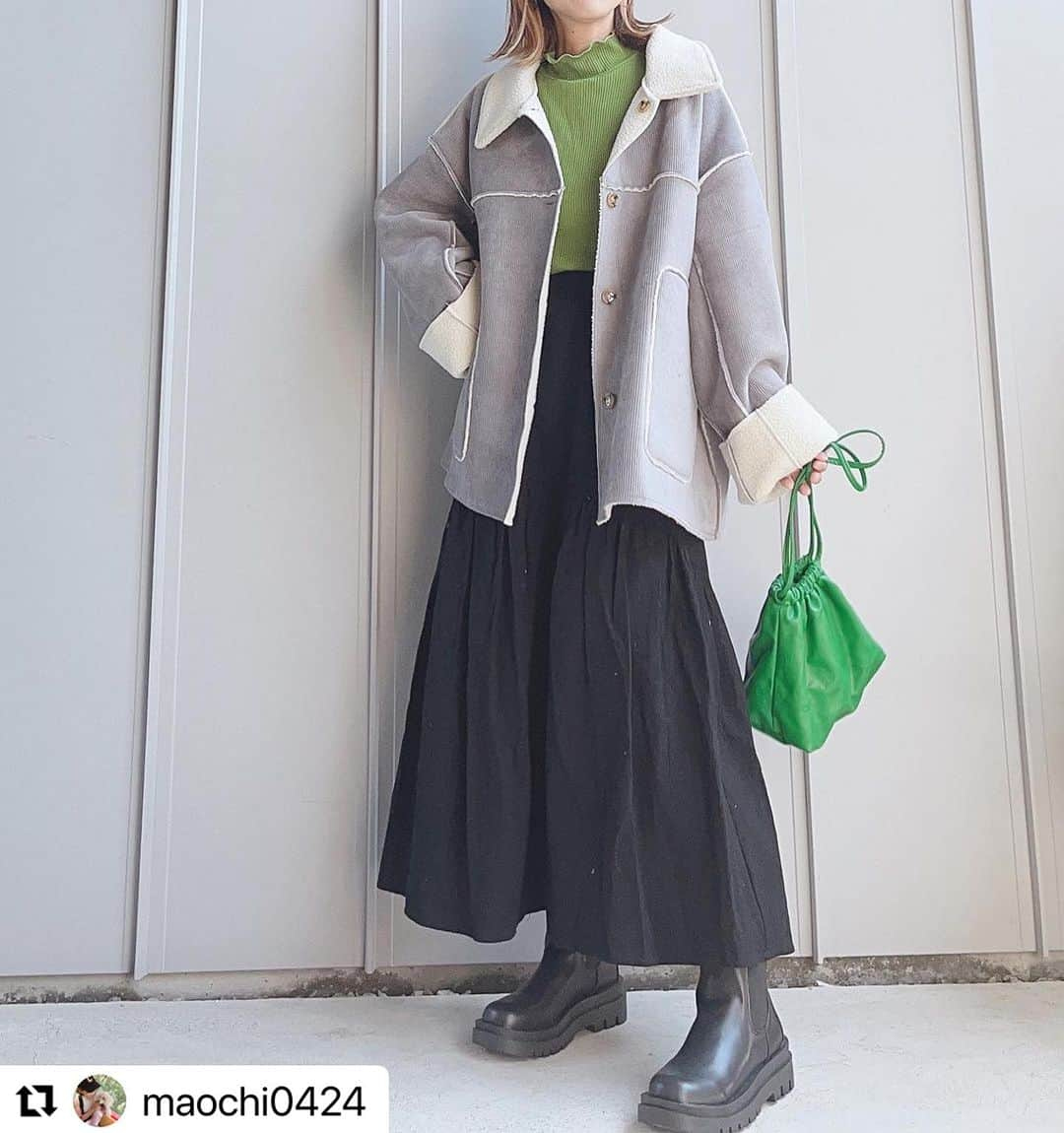 lbcmarketのインスタグラム：「@maochi0424 さん❤️素敵な投稿ありがとうございます🥰  #Repost @maochi0424 with @use.repost ・・・ ⁡ ⁡ @lbc_official_  ✔LBC▸▸▸ ボアコーデュロイリバ襟付きジャケット  コーデュロイとボアのリバーシブル🙌 ボアの方はホワイトなので アウター二着分みたいなお得感😎🤟 中に着込めるようにLサイズです‎🙋🏼‍♀️︎ ̖́-  ⁡ 🛒¥8,129税込→500円OFFクーポン¥7,629税込 ⁡ ⁡ ⁡ ━━━━━━━━━━━━━━ ⁡ ⁡ 🏷𓈒𓏸︎︎︎︎LBC本日限定ᵍᵋᐪ( ᐛ )و 500円offクーポンありますよ🤍ꔛ‬ ⁡ ⁡ コーディネート#コーデ#コーデ記録#カジュアルコーデ#シンプルコーデ#プチプラコーデ#着回しコーデ #低身長コーデ#おちびコーデ #152cmコーデ #おしゃれさんと繋がりたい #カラーコーデ #淡色コーデ #ワントーンコーデ #スニーカーコーデ #ブルーグリーン #マウンテンパーカー #マキシワンピース #コットンワンピース #アンジーヴィンテージ  #ダッドスニーカー  #fashion #cord #angie #angie_vintage #pr #wear #zozotown  #zozotown購入品」