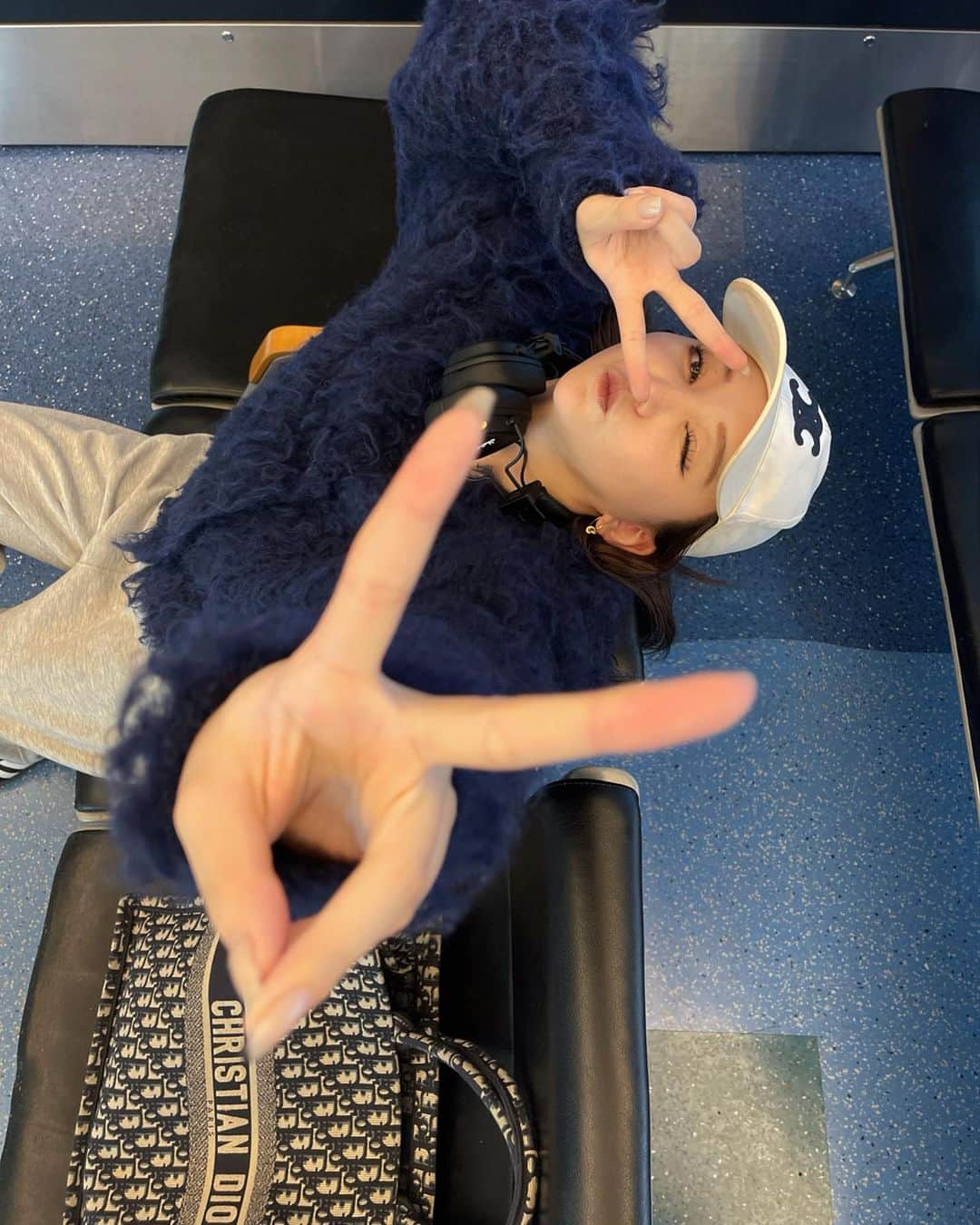 白倉あやさんのインスタグラム写真 - (白倉あやInstagram)「TOÉ CARDIGAN OUTFITS 1weeks🖤!!! New colorのnavyもでました〜🫐全部で8色になりました..!（作りすぎ😂）  @the_toe_official」11月9日 21時49分 - shirakur_a