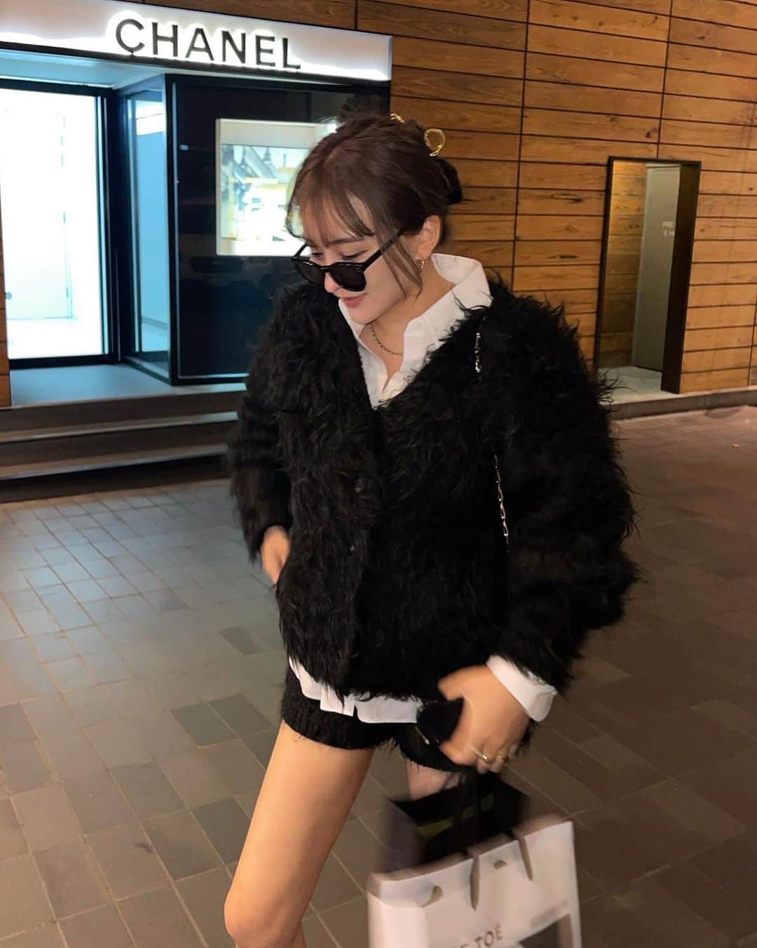 白倉あやさんのインスタグラム写真 - (白倉あやInstagram)「TOÉ CARDIGAN OUTFITS 1weeks🖤!!! New colorのnavyもでました〜🫐全部で8色になりました..!（作りすぎ😂）  @the_toe_official」11月9日 21時49分 - shirakur_a