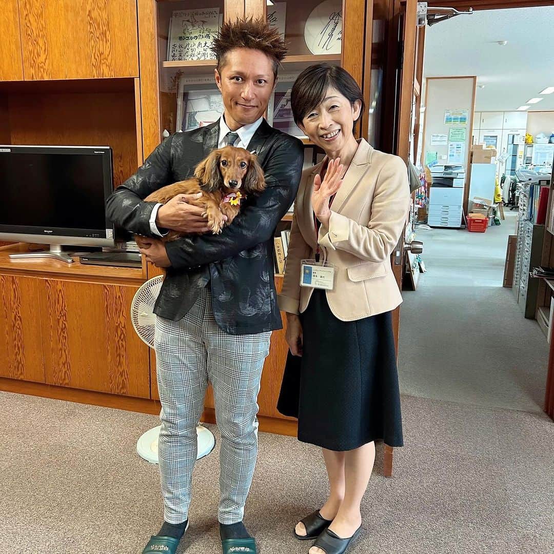 ISOPPのインスタグラム：「母校での講演会🏫 34年越しに判明したこと 小6の僕は梅宮辰夫に似ている❗️  #isopp #中広川小学校」
