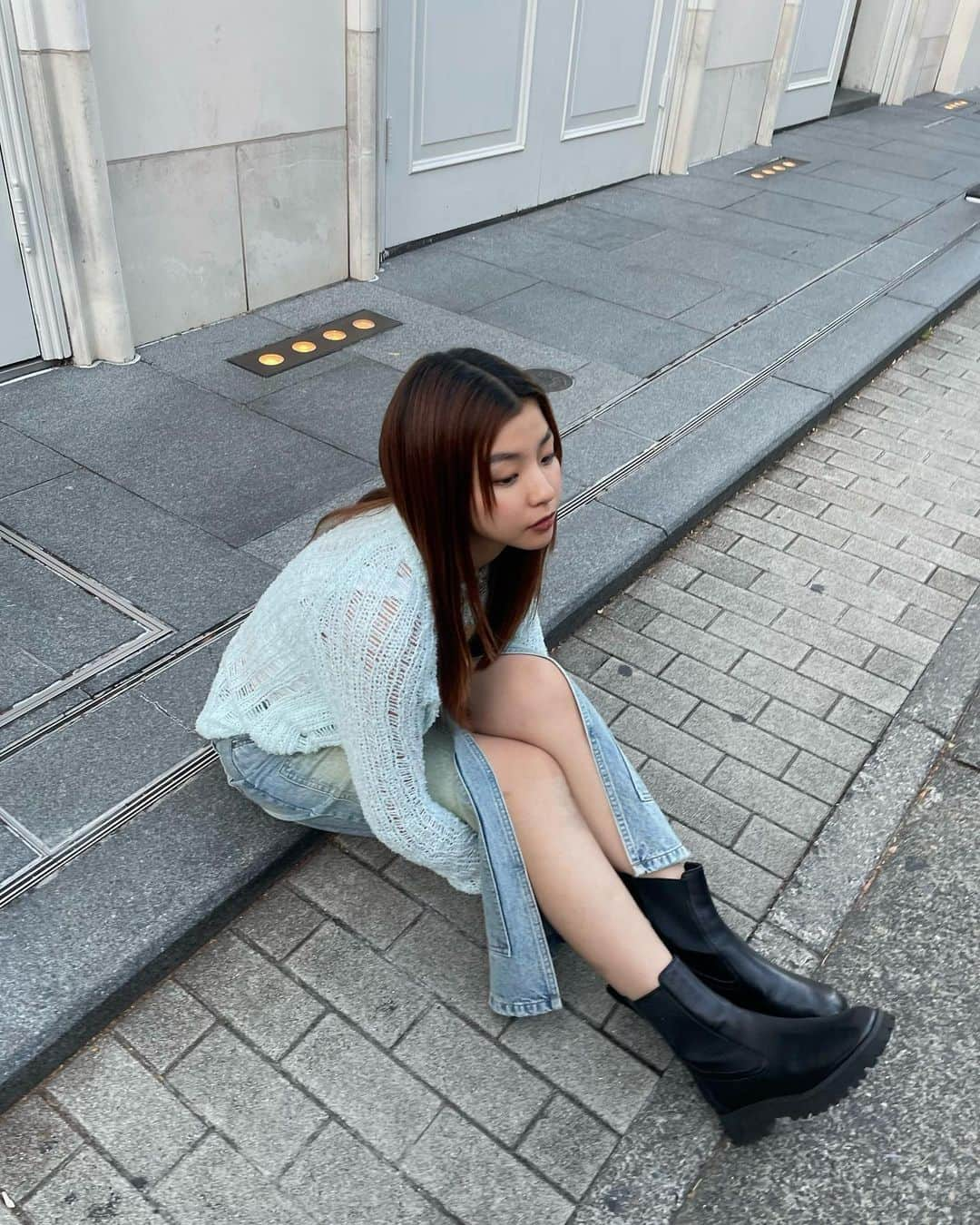 小山はるきのインスタグラム：「⛲️  tops @openyy_official  skirt @iunleash__official  boots @clarksshoes    #clarks #クラークス」