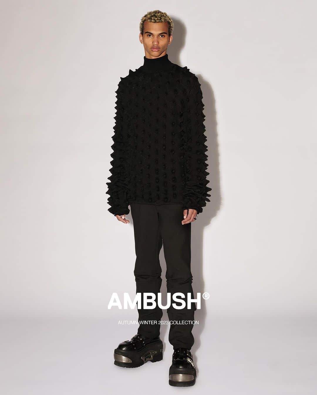 AMBUSHさんのインスタグラム写真 - (AMBUSHInstagram)「#AMBUSH AW23 COLLECTION Stretchy, spiky knitwear. Black or off-white, cropped or regular length, now available at our WEBSHOP and WORKSHOP」11月9日 21時56分 - ambush_official