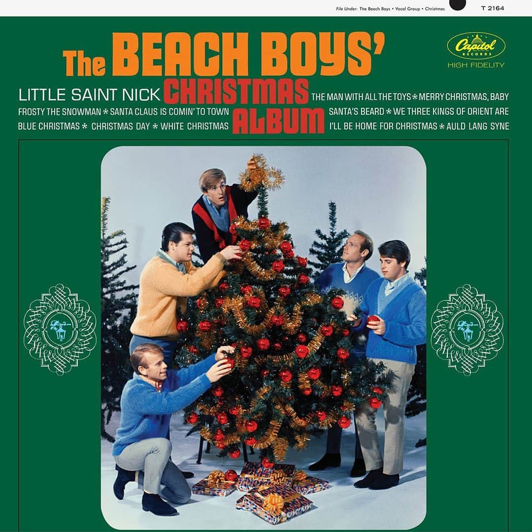 ブライアン・ウィルソンのインスタグラム：「Today in 1964, The Beach Boys’ Christmas Album was released. Their seventh studio album contained five originals and seven Christmas standards. The album has become a classic and is regarded as one of the finest holiday albums in popular music. While Brian produced the original tracks, he enlisted Dick Reynolds (an arranger for the Four Freshmen, a group Brian idolized) to arrange the 41-piece orchestral scores that would back the ‘Boys vocals. “Little Saint Nick,” a single released the previous year and included on the album was the big hit, and a perennial Holiday classic.  Vinyl re-pressing now available at Amazon.com - link in Bio.  #1964 #thebeachboys #christmasalbum #holiday #littlesaintnick」