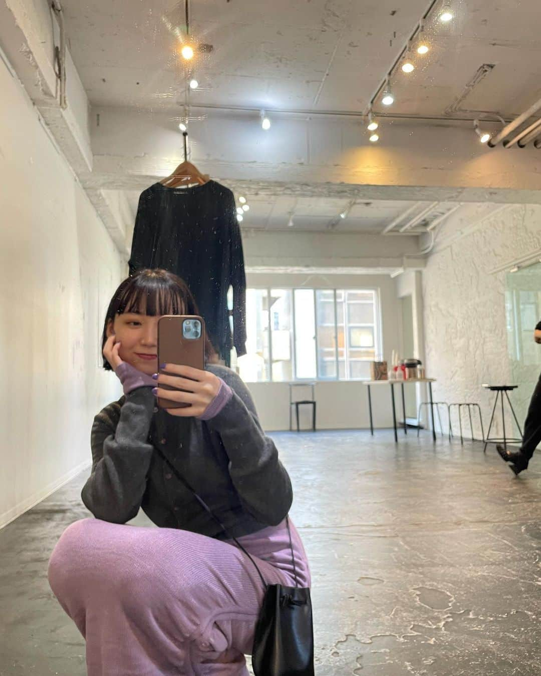 勝田里奈さんのインスタグラム写真 - (勝田里奈Instagram)「ついにPoFF 2023 FALL WINTER 第1弾のEC展開がスタート致しました💻🕯️🫶🏻  Drawstring knit dress Shell button knit cardigan  Corduroy flare skirt  計3アイテム。  本日朝に配信したインスタライブのアーカイブを @poff_official にてご覧いただけますので、こちらも併せてぜひご覧いただけたら嬉しいです🤝🏻  今日はお仕事関係者の方々、友人へ向けての展示会1日目。  本当に多くの方にご覧いただき、あたたかい言葉をたくさん、感謝の気持ちでいっぱいです。 本日ご来場下さいました皆さま、本当にありがとうございました🌲  明日は2日目、ご来場予定の皆さま、お待ちしております😌🙏🏻 お気をつけてお越しください💫  #poff_official」11月9日 21時58分 - rinakatsuta