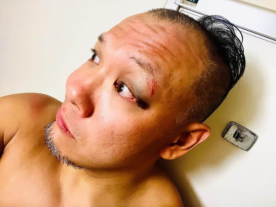 KAZMA SAKAMOTOさんのインスタグラム写真 - (KAZMA SAKAMOTOInstagram)「アイシャドウ👀  #fitness  #training  #workout  #筋肉 #筋トレ #トレーニング #ジム #ワークアウト  #kazmasakamoto #prowrestling #プロレス #プロレスラー #エニタイムフィットネス #ゴールドジム  #ProWrestling #rude #heel #villain  #GLEAT #GPRO #LIDET #GPP #ガチムチ #バルクオーケストラ #BULKORCHESTRA #パンダ」11月9日 21時59分 - kazma_sakamoto