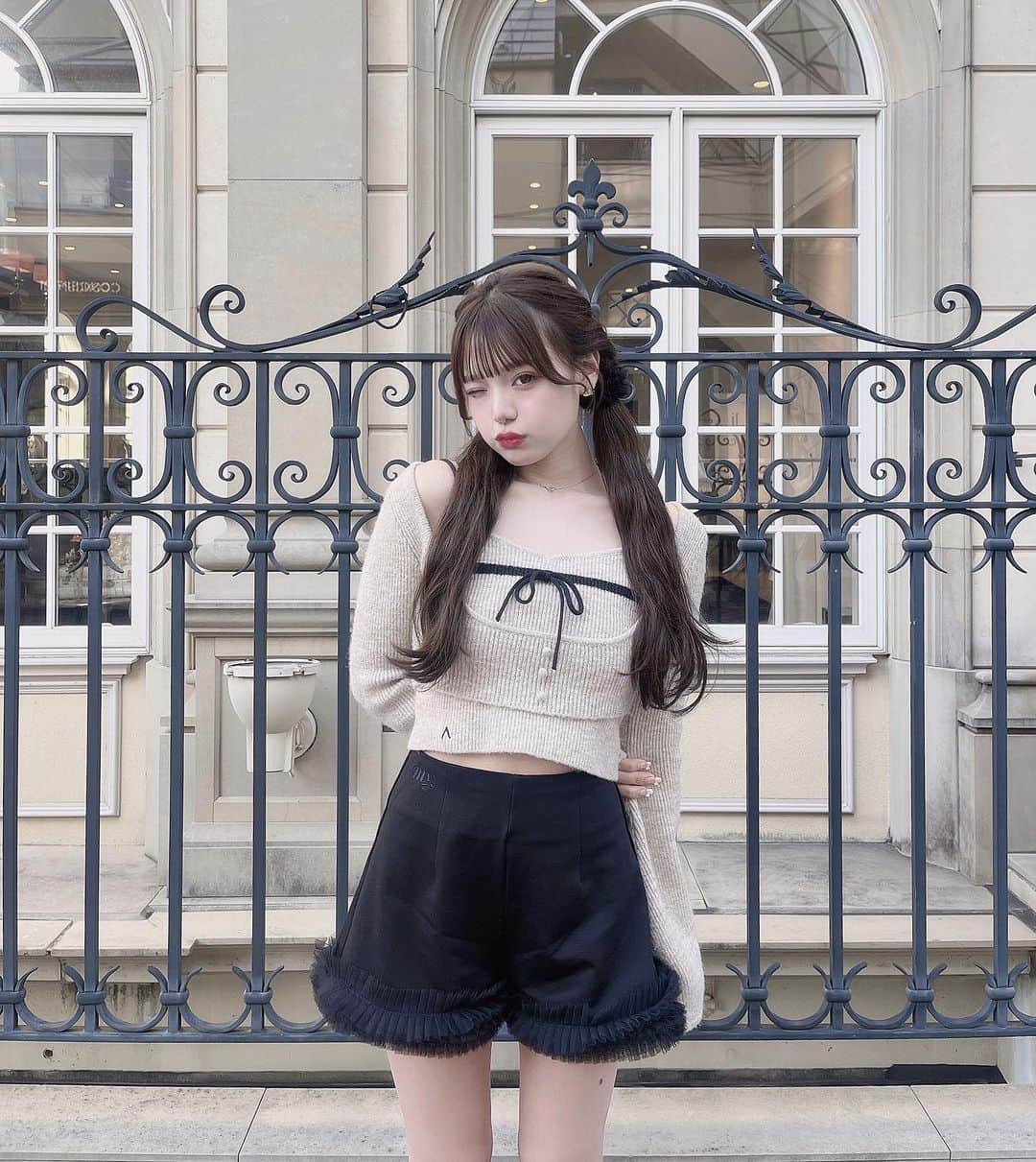 古澤里紗のインスタグラム：「#ふーりーこーで   . . . 一目惚れしたアンドマリーのトップス🪞''  お姉さんぽいのに甘いコーデが好きです 23歳のふーりーさんぽいでしょ？  . . . #フレンチガーリー  #andmary  #mieyamieya  #miumiu」