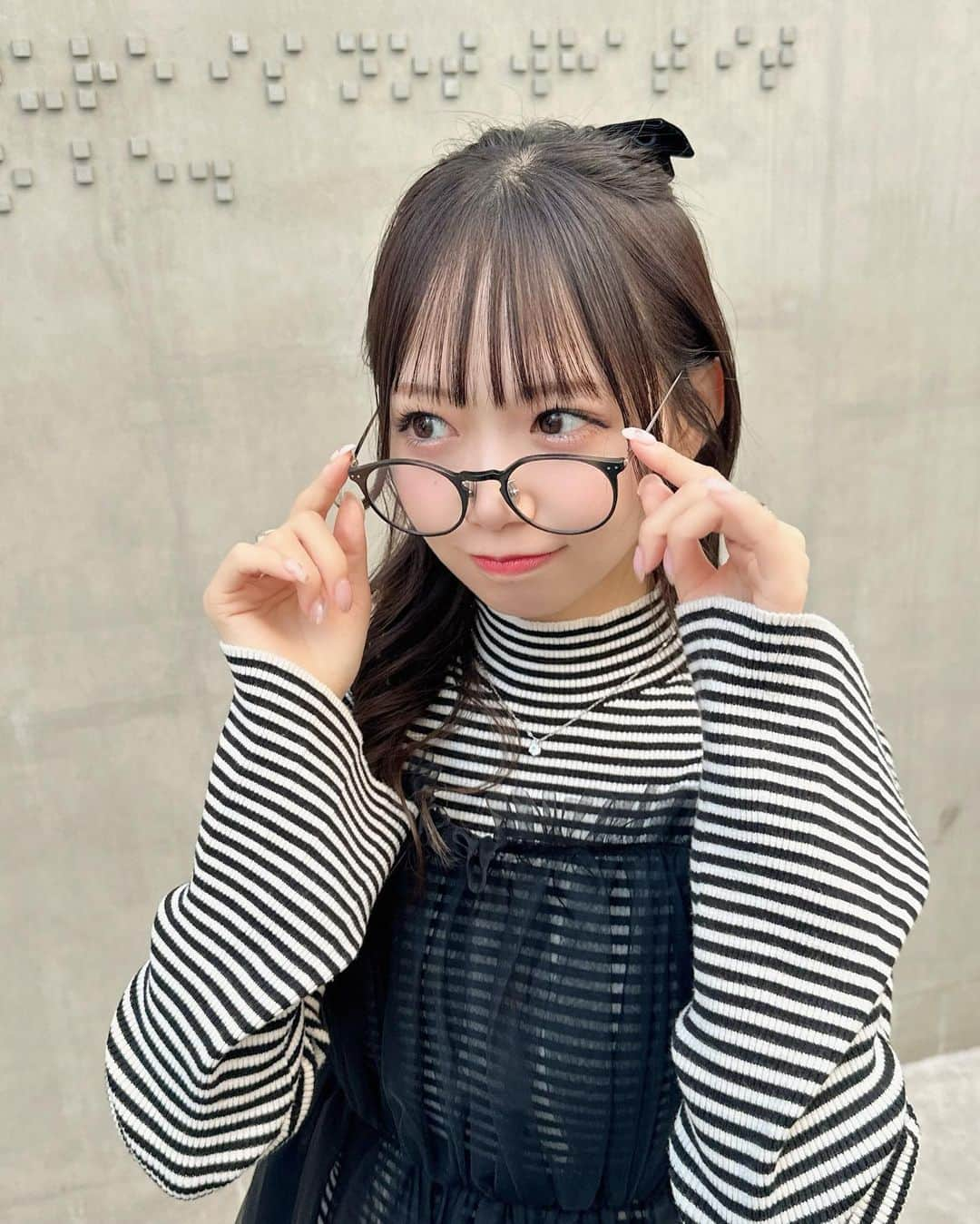 畑美紗起のインスタグラム：「めがね姿すきー？？？🥰👓  全身もこんどのせるね💭  #スナイデル #畑美紗起 #めがね #眼鏡 #眼鏡女子 #眼鏡コーデ #fashion #fashionstyle #fashionista #coordinate #me #shooting #ootd #knit」