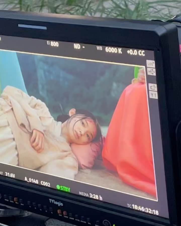 パーク・ファン・ヒーのインスタグラム：「이번주 <혼례대첩>도 재밌게 보셨나요 :)  실제 만삭때 생각나서 자꾸 배를 만졌다는 비하인드… 우리 형섭이 뱃속에서 꼬물거릴 때 생각나서 행복... 🫶🏻」