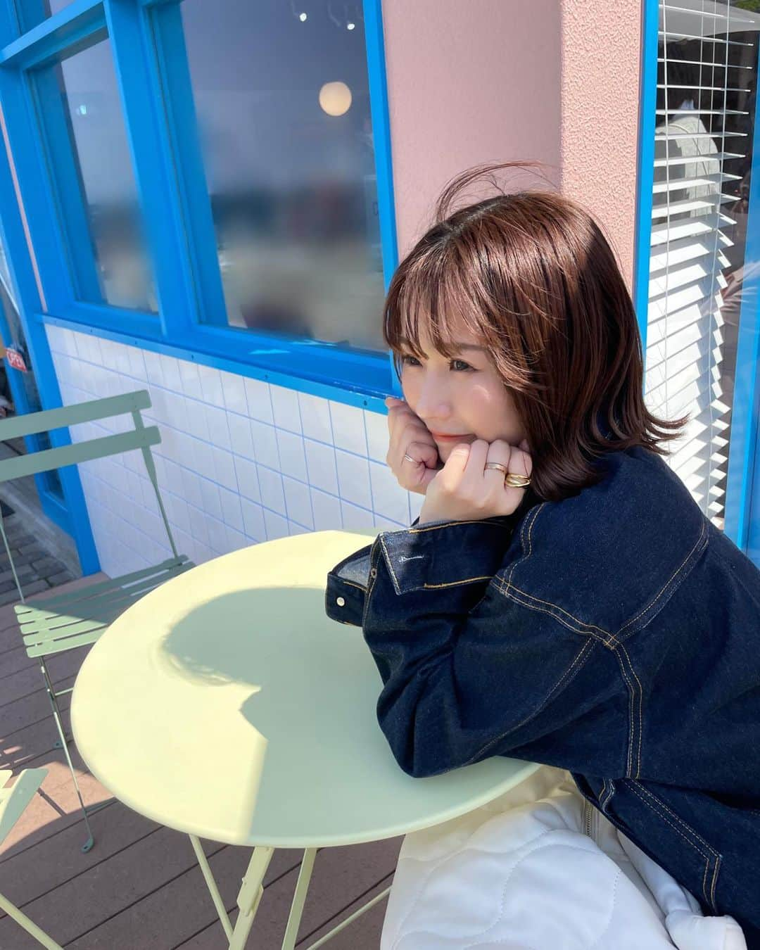 小林智絵のインスタグラム：「. . . . . . 実はまだまだ沢山写真ある 初島さん🏝️。笑 . . . また行きたいなぁ🥹♡ . . . . . #初島 #初島アイランドリゾート #離島巡り #ボブ #ボブアレンジ #ボブヘアアレンジ #イエベ秋 #イエベ秋メイク #イエベ #イエベメイク #デニムコーデ #デニムジャケット #年齢逆行アイドル」