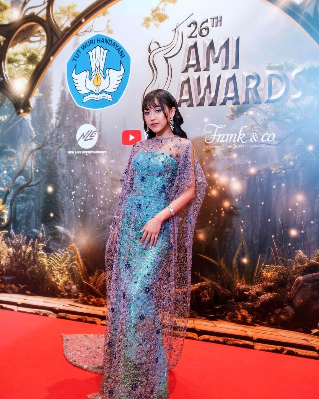 フランシスカ・サラスワティ・プスパ・デウィのインスタグラム：「Last night at the @amiawards  Thank You God, so grateful for this opportunity!🦋✨ - Wardrobe by @adelinesther.co  Accessories by @franknco_id  Styled by @syarinadibra  Team @jesicakristin_  Heels @thangshoes  Hair @cecilliadiana  Makeup by me Photo @dhanihaditya」